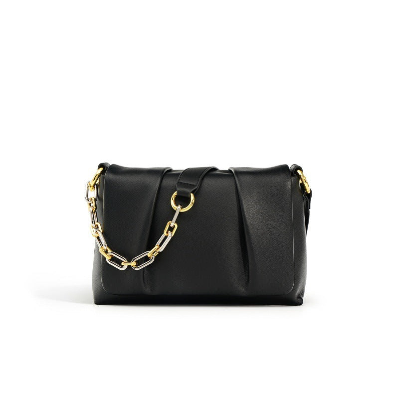 Cowhide leather: why it is the ideal leather for a bag