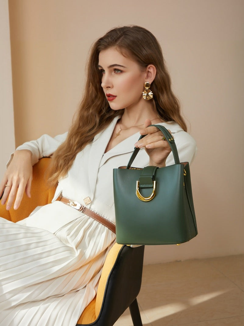 VICTOIRE bag – worn photo