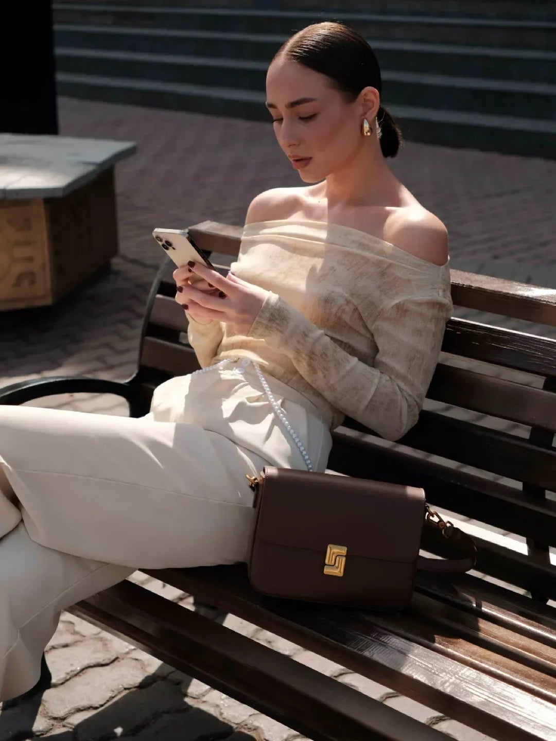 SALOMÉ bag in brown – worn photo