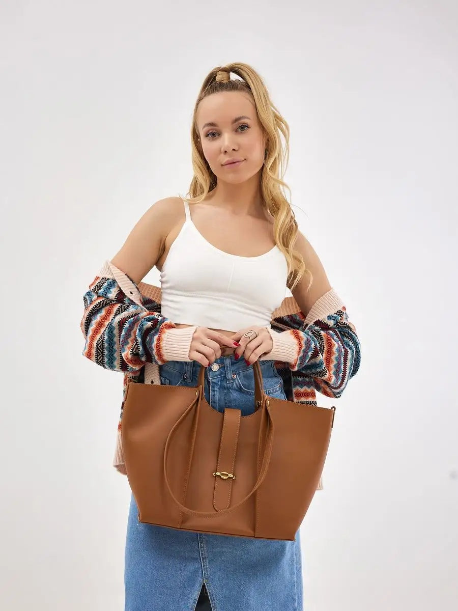 GRACE bag in brown – worn photo