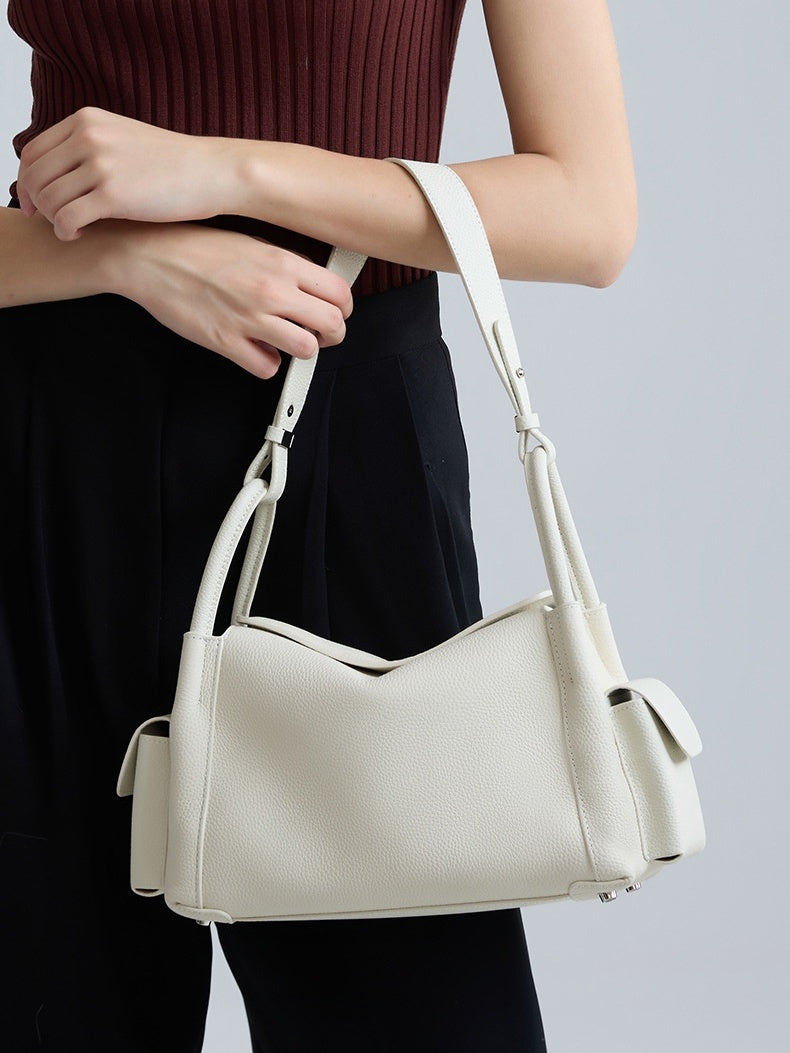 CAMILLE bag in white – worn photo