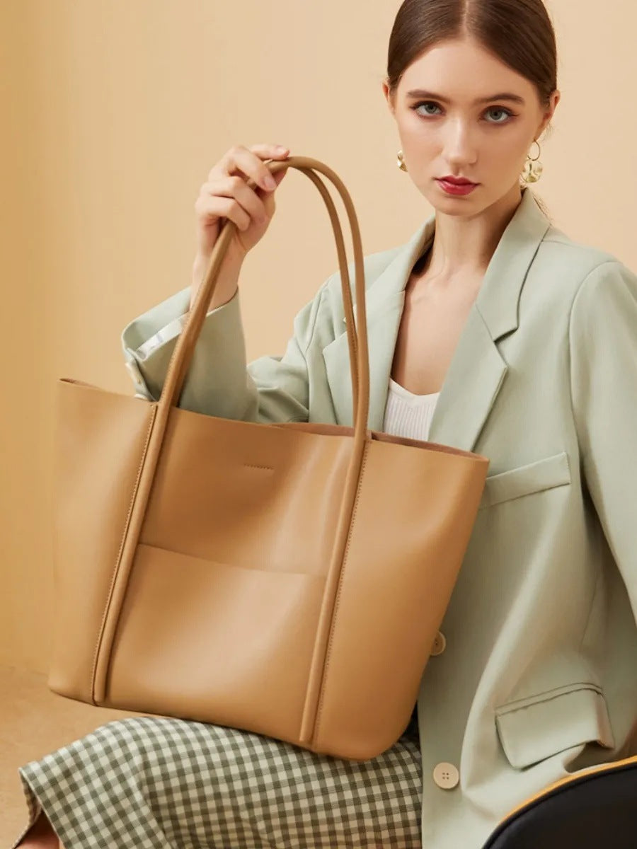 CAMEO L bag – worn photo