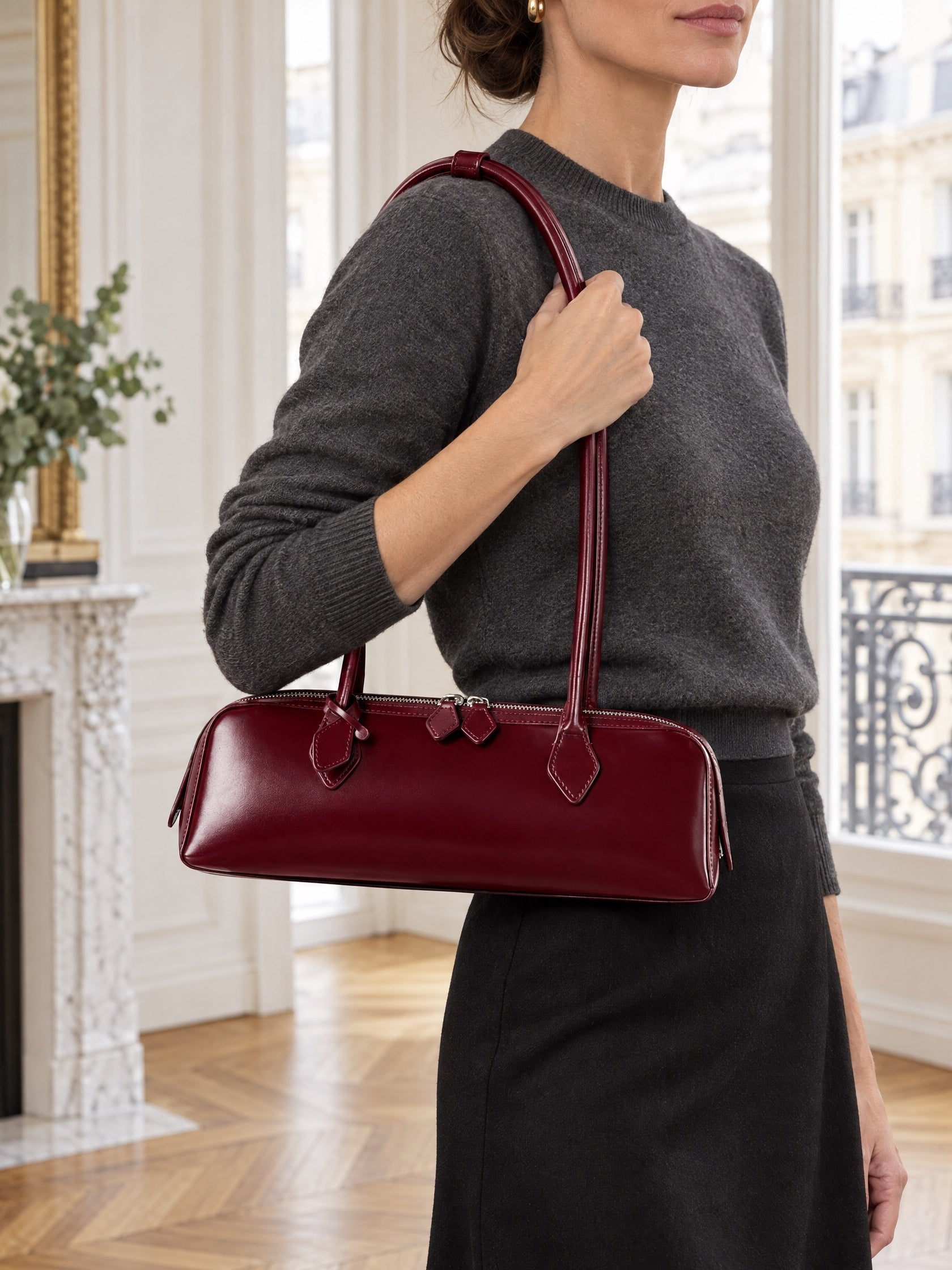 ZOÉ bag in burgundy – worn photo