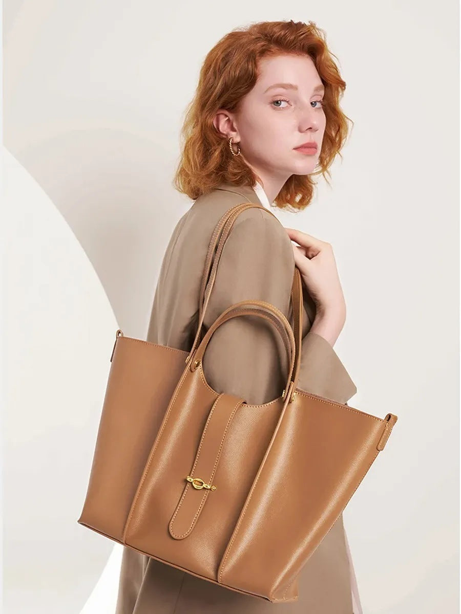 GRACE bag – worn photo