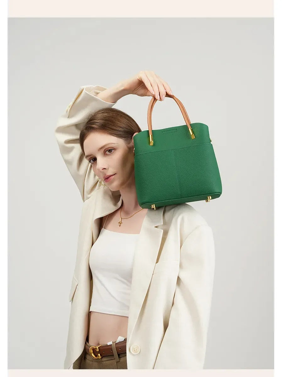 GABBI bag in green – worn photo
