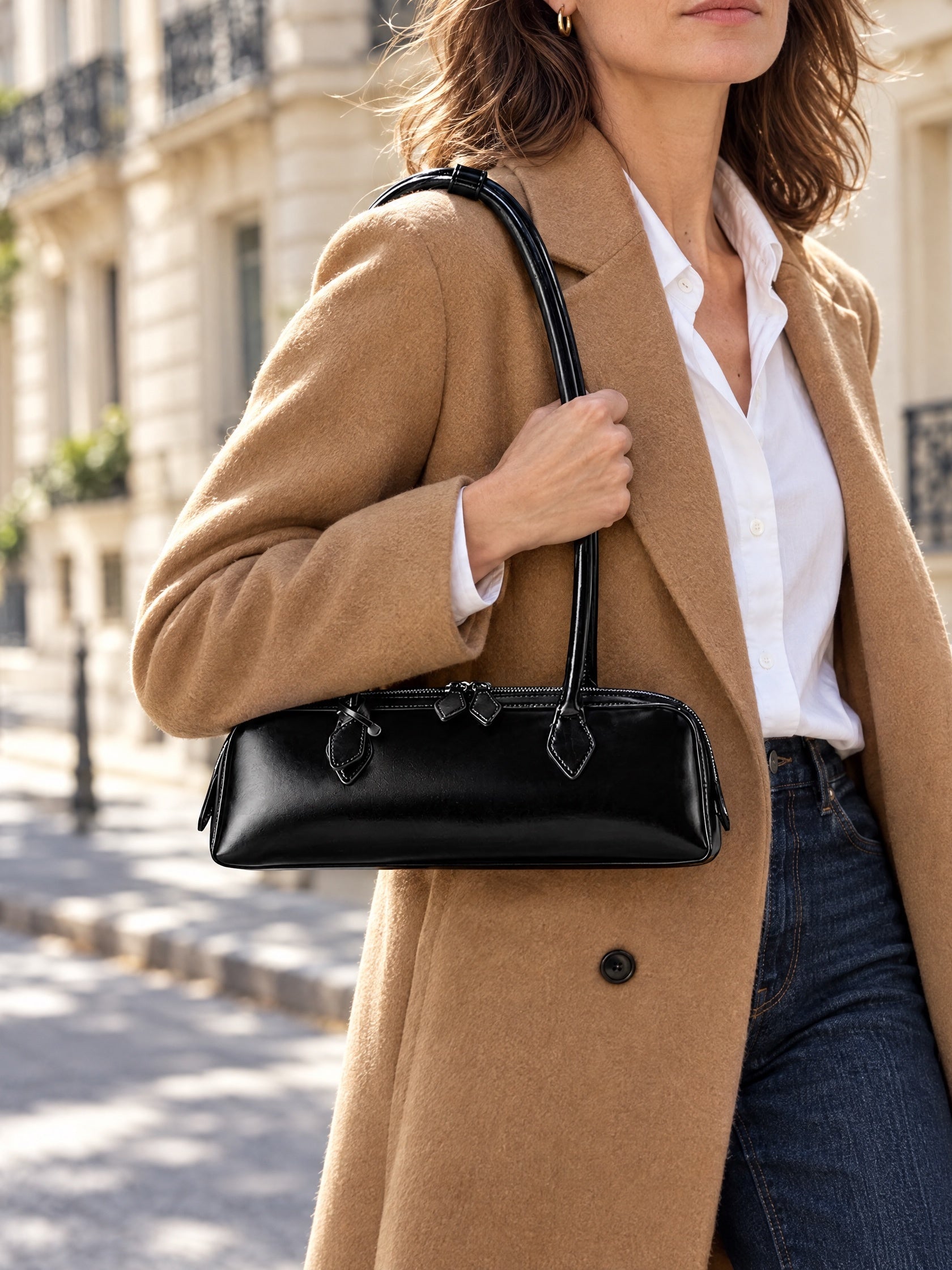 ZOÉ bag in black – worn photo