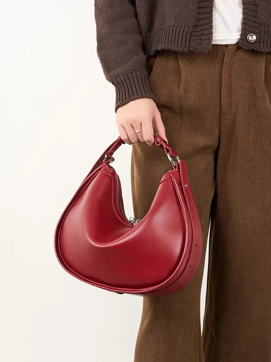 LÉONIE bag in red – worn photo