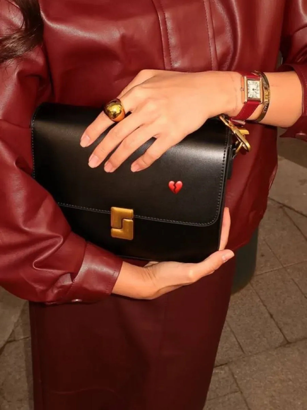 SALOMÉ bag in black – worn photo