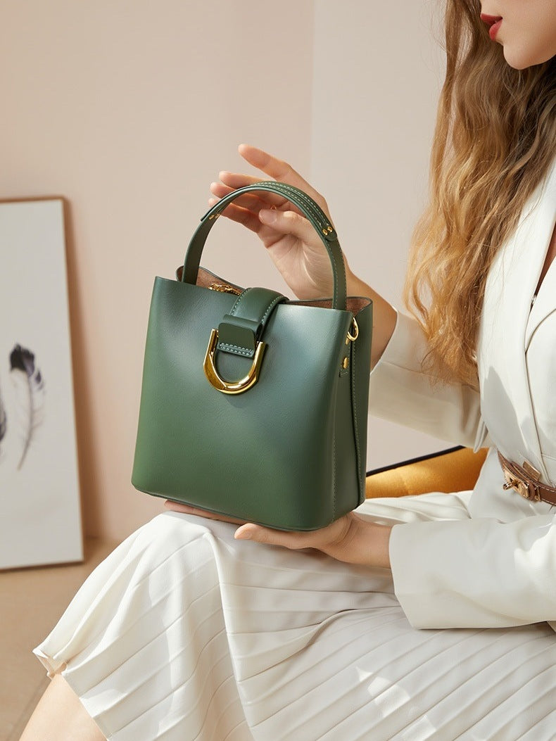 VICTOIRE bag – worn photo