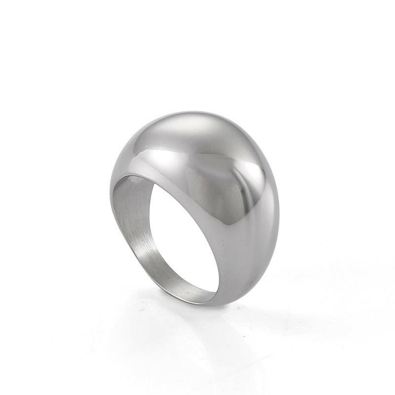 Une bague élégante.