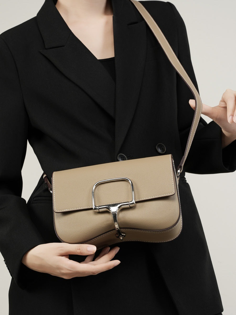 LUMIA bag – worn photo