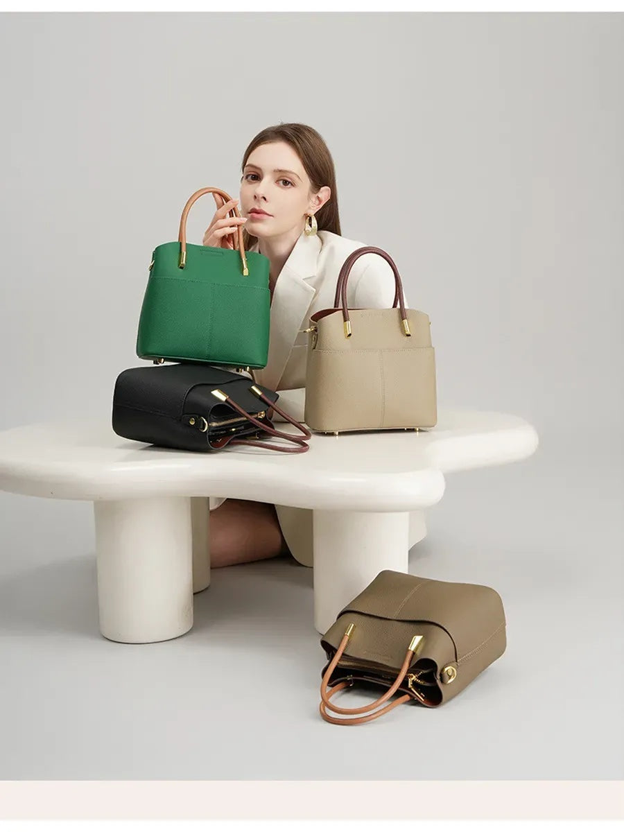 GABBI bag in green – worn photo