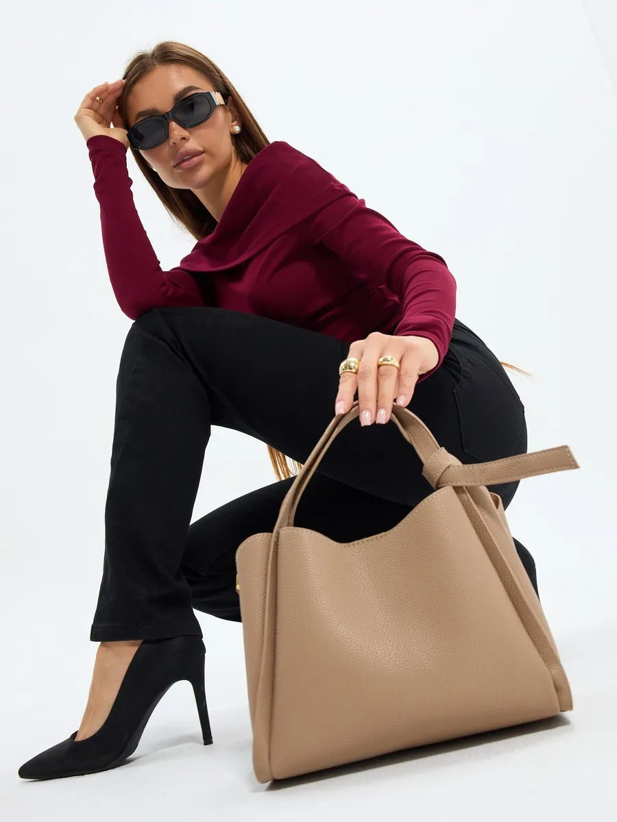 CLARA bag in grey – worn photo