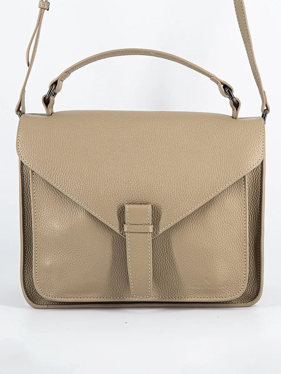 BEYA – Sac cartable en cuir de vachette, coloris beige, vue de face – YUMIKA