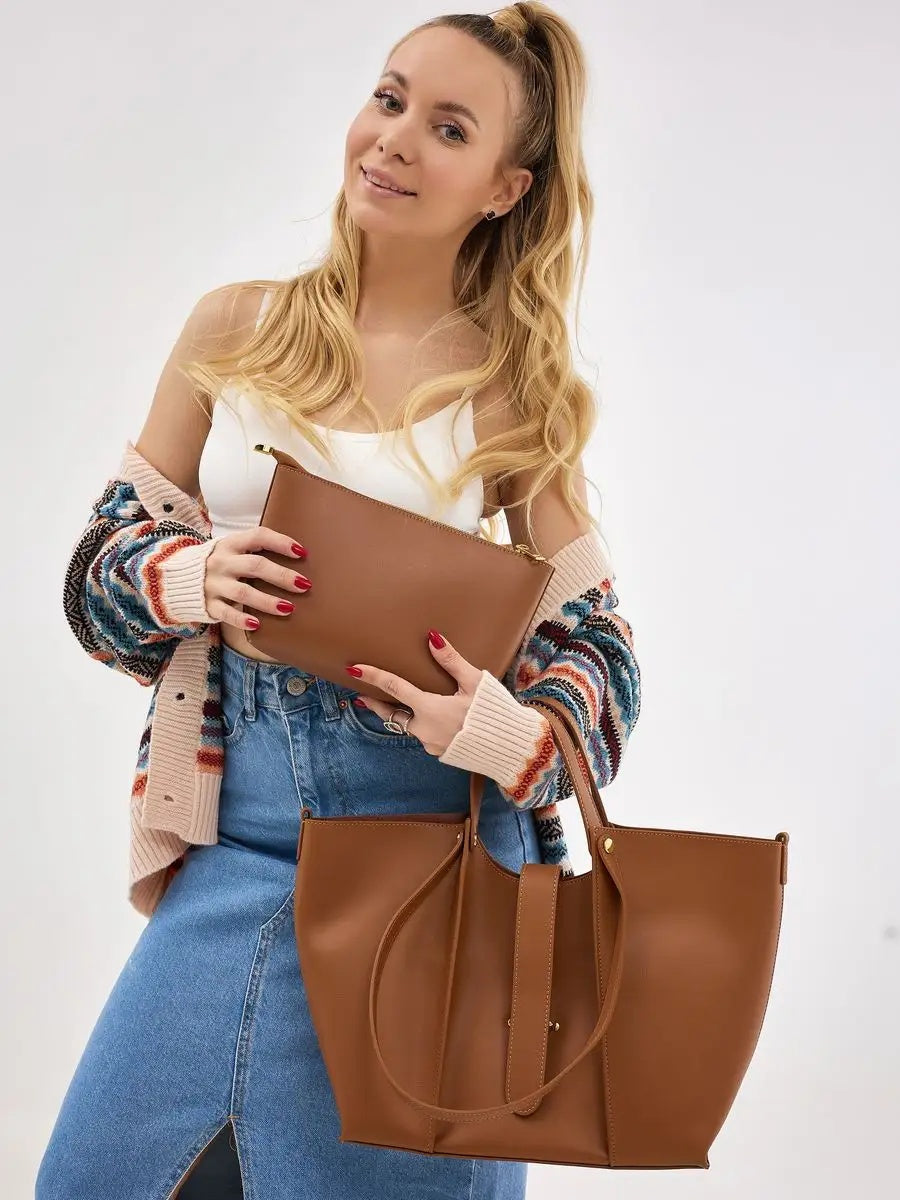 GRACE bag in brown – worn photo