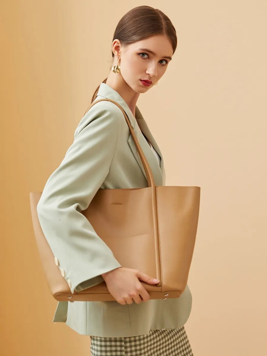 CAMEO L bag – worn photo