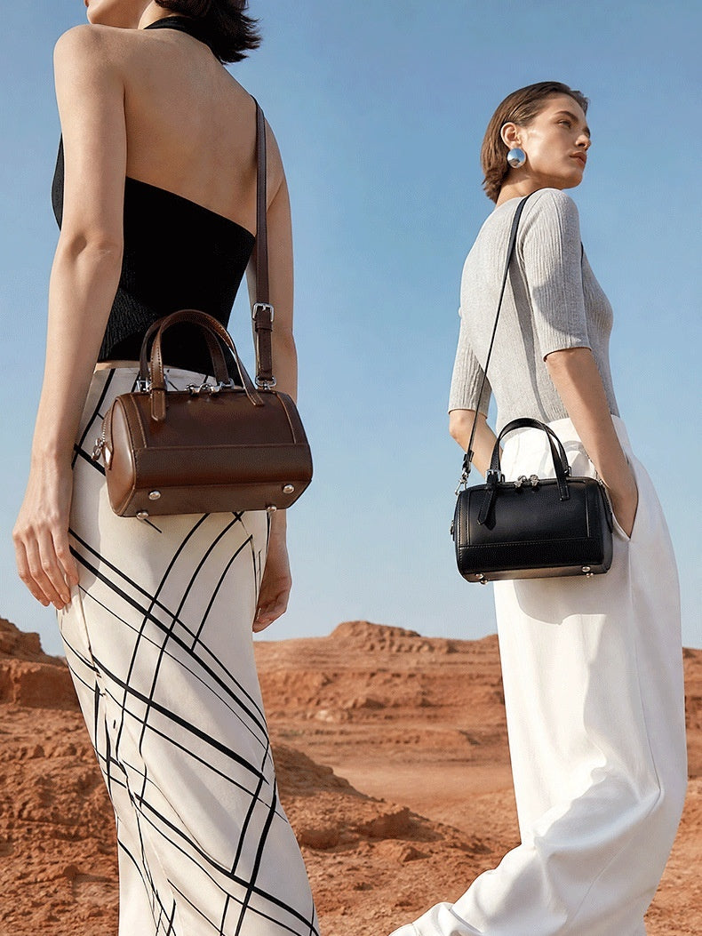 MARGAUX bag in brown – worn photo