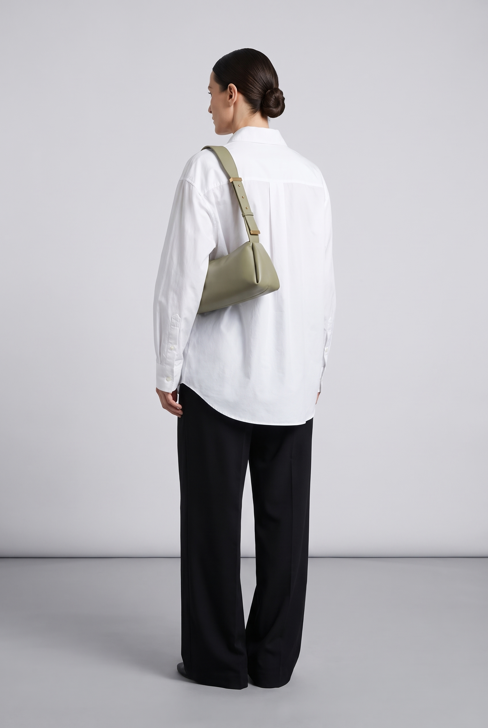 Sac LAYOUN vert, porté, de dos