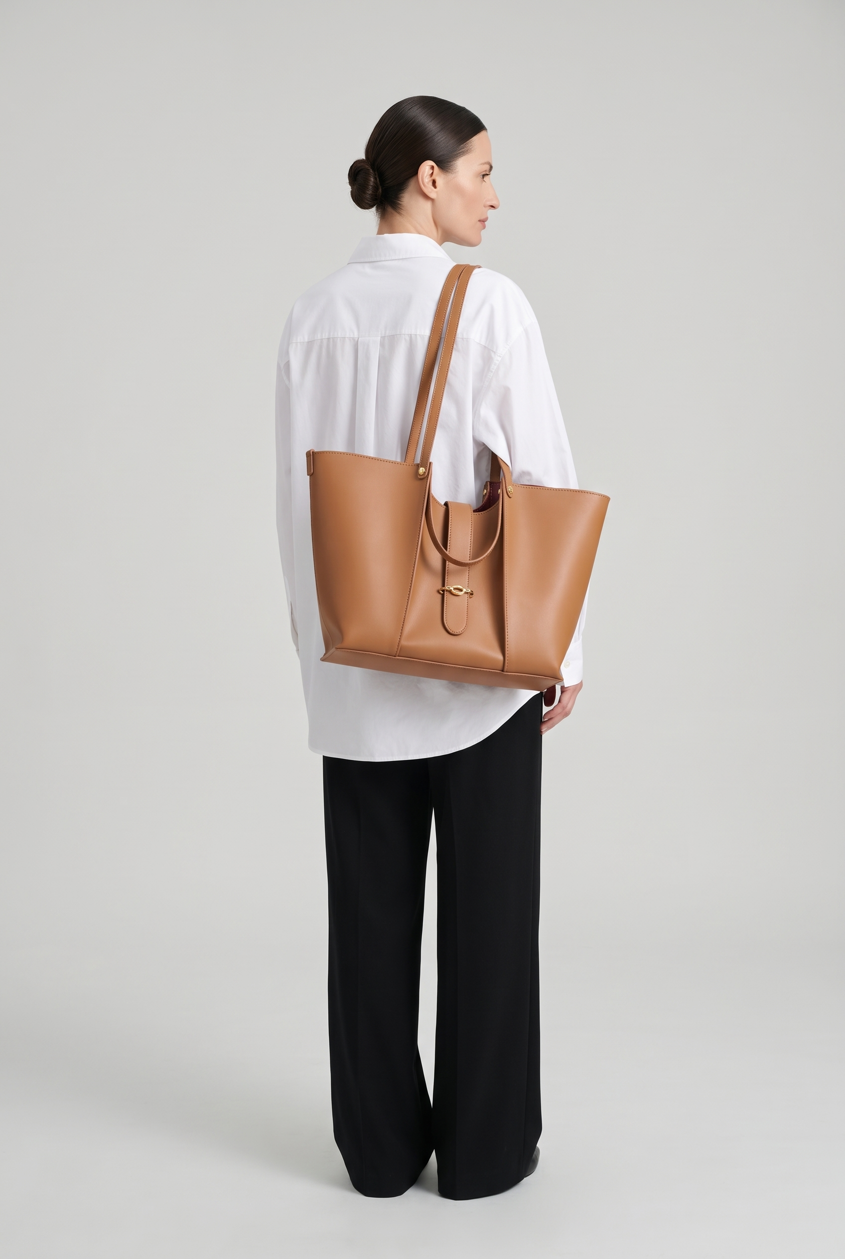 Sac GRACE camel, porté, de dos