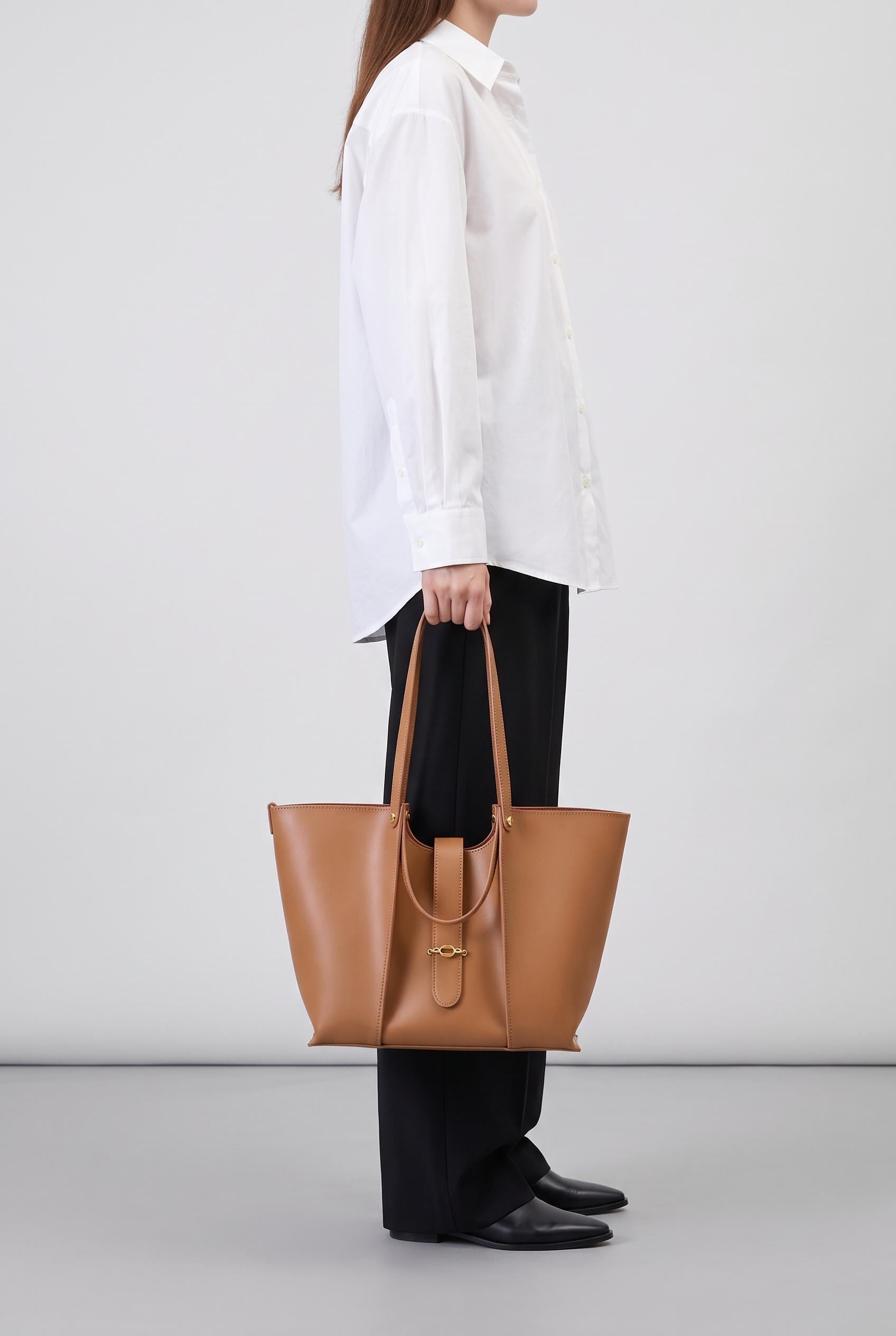 Sac GRACE camel, porté à la main