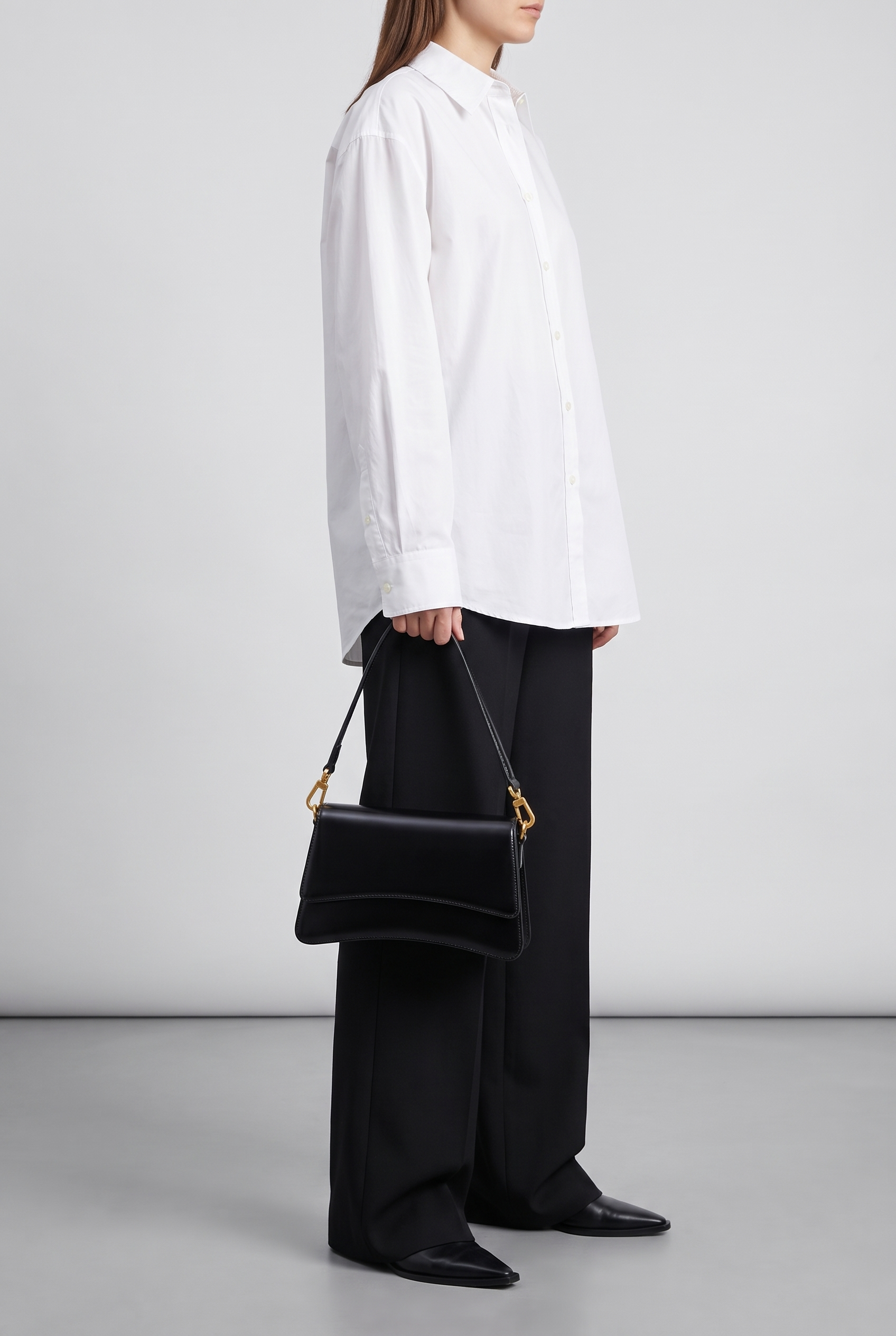 Sac LADYS noir, porté à la main