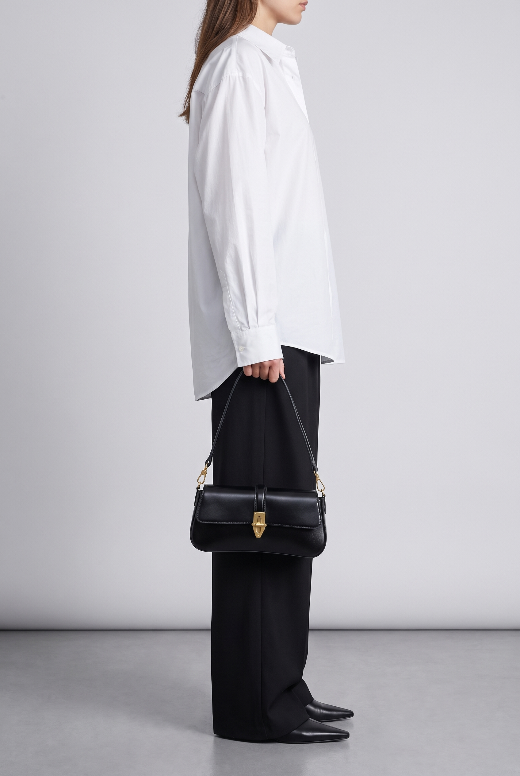 Sac RITA noir, porté à la main