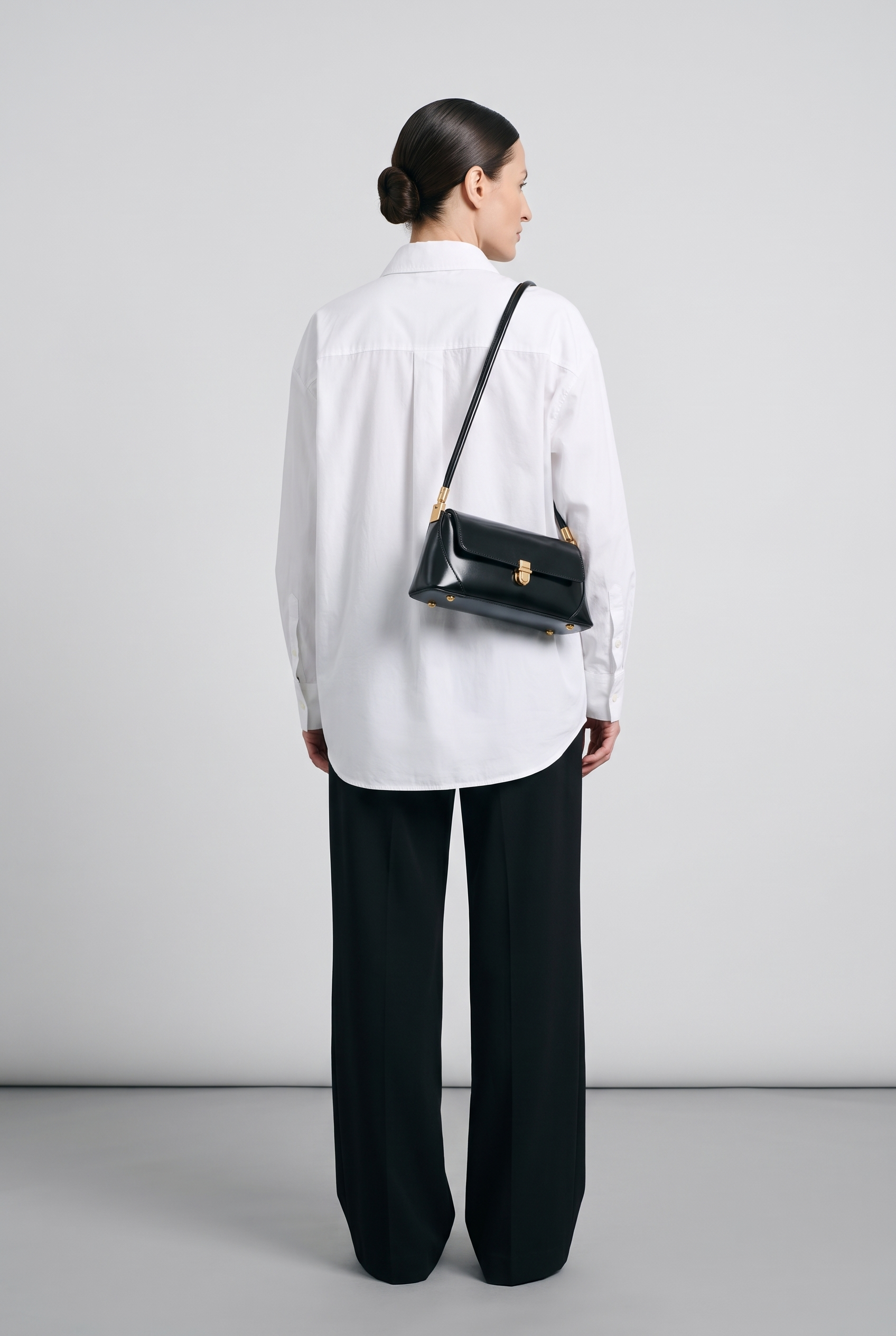 Sac AGATHE noir, porté, de dos