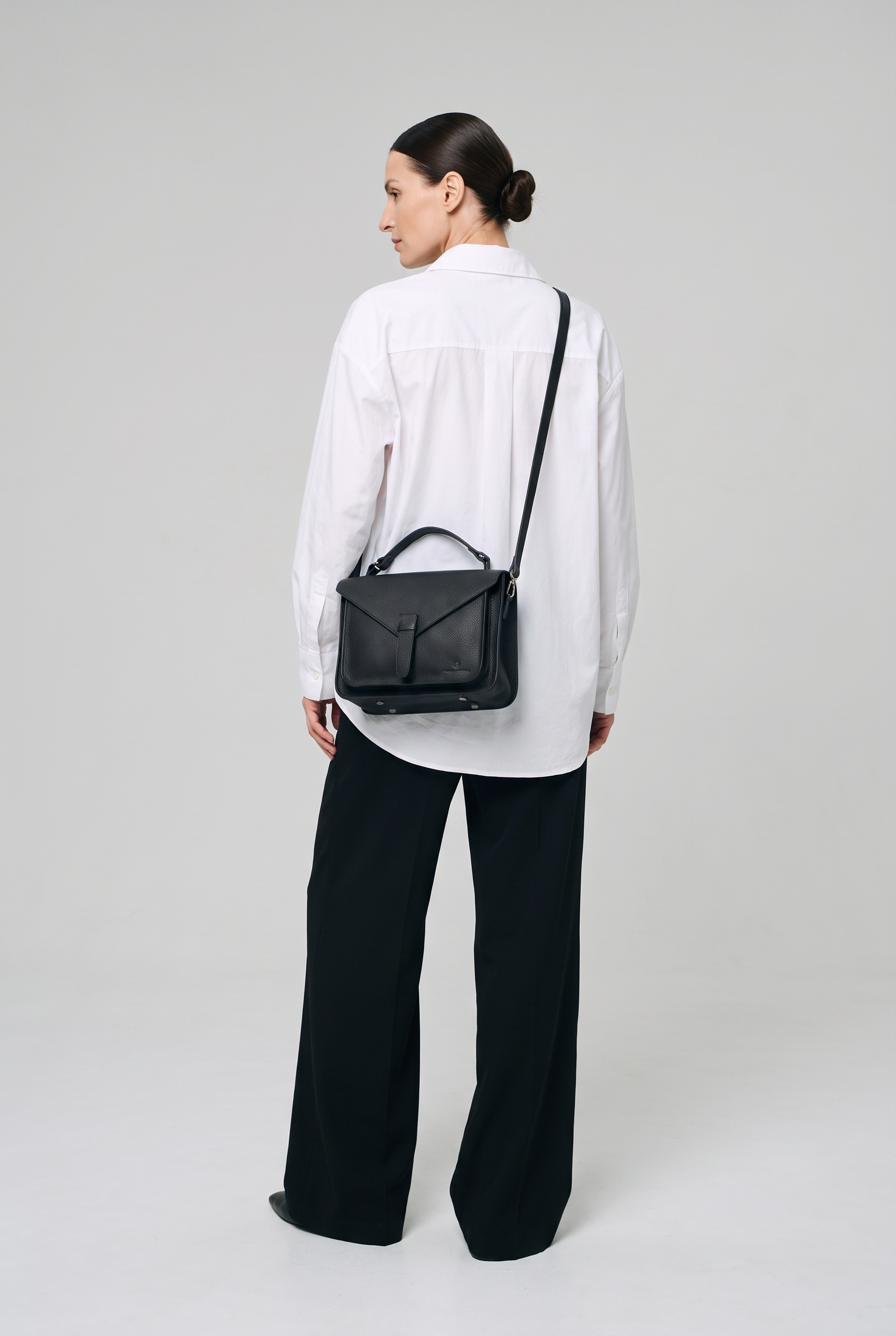 Sac BEYA noir, porté, de dos