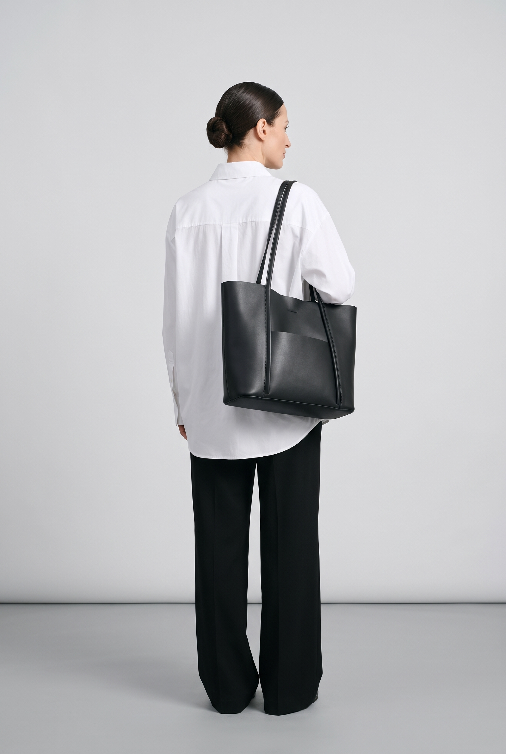 Sac CAMEO-L noir, porté, de dos