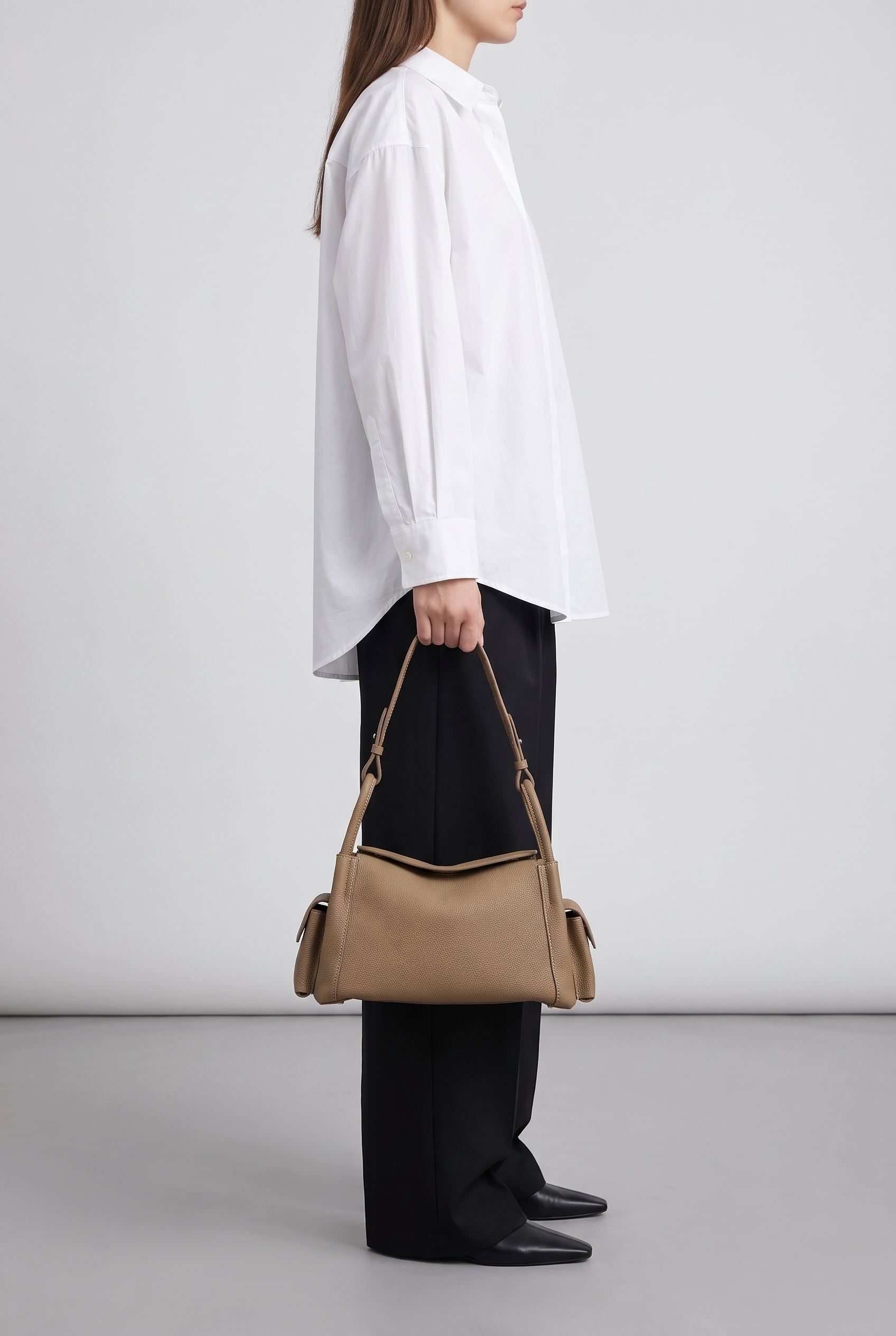 Sac CAMILLE kaki, porté à la main