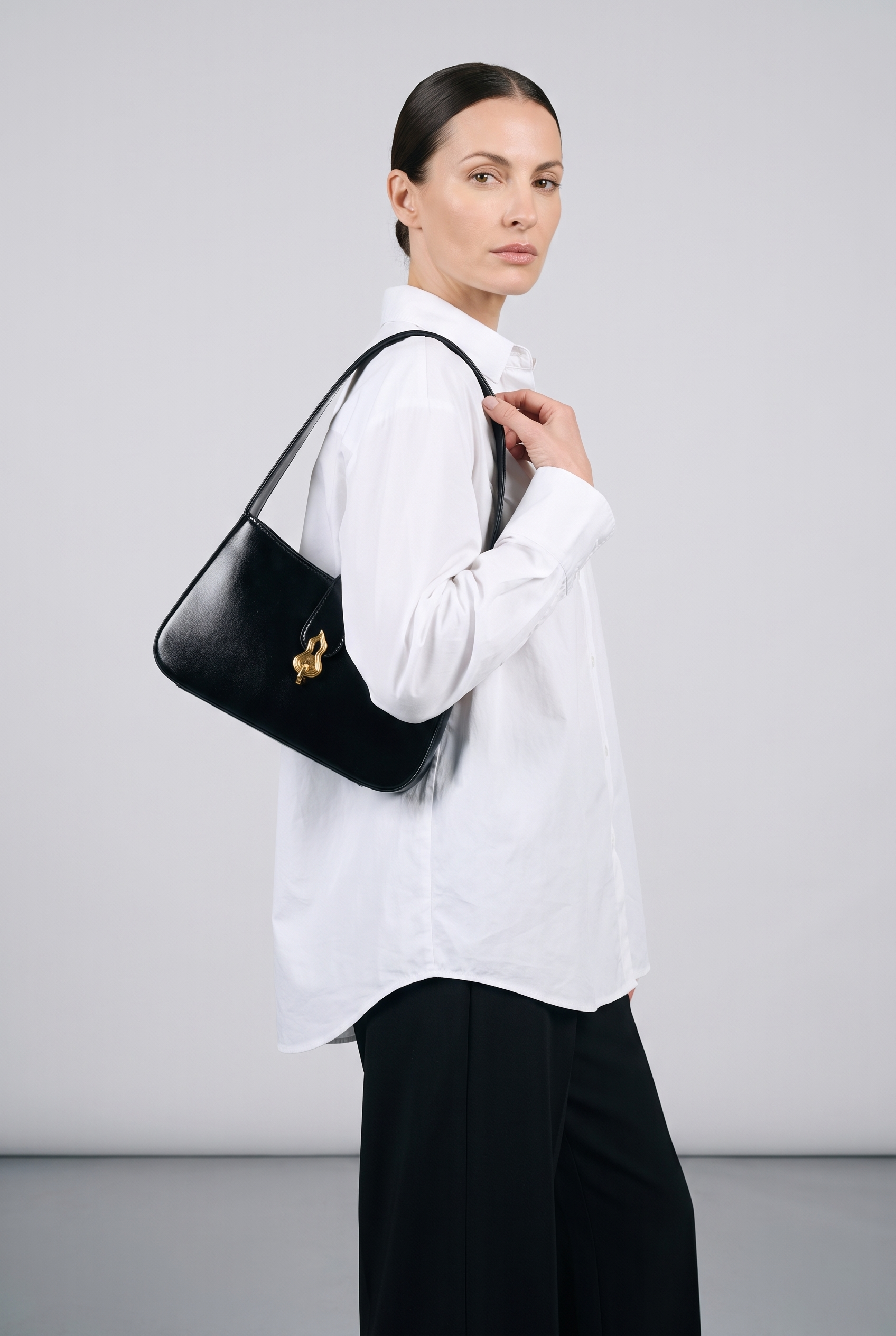 Sac FLAME noir, porté, de face