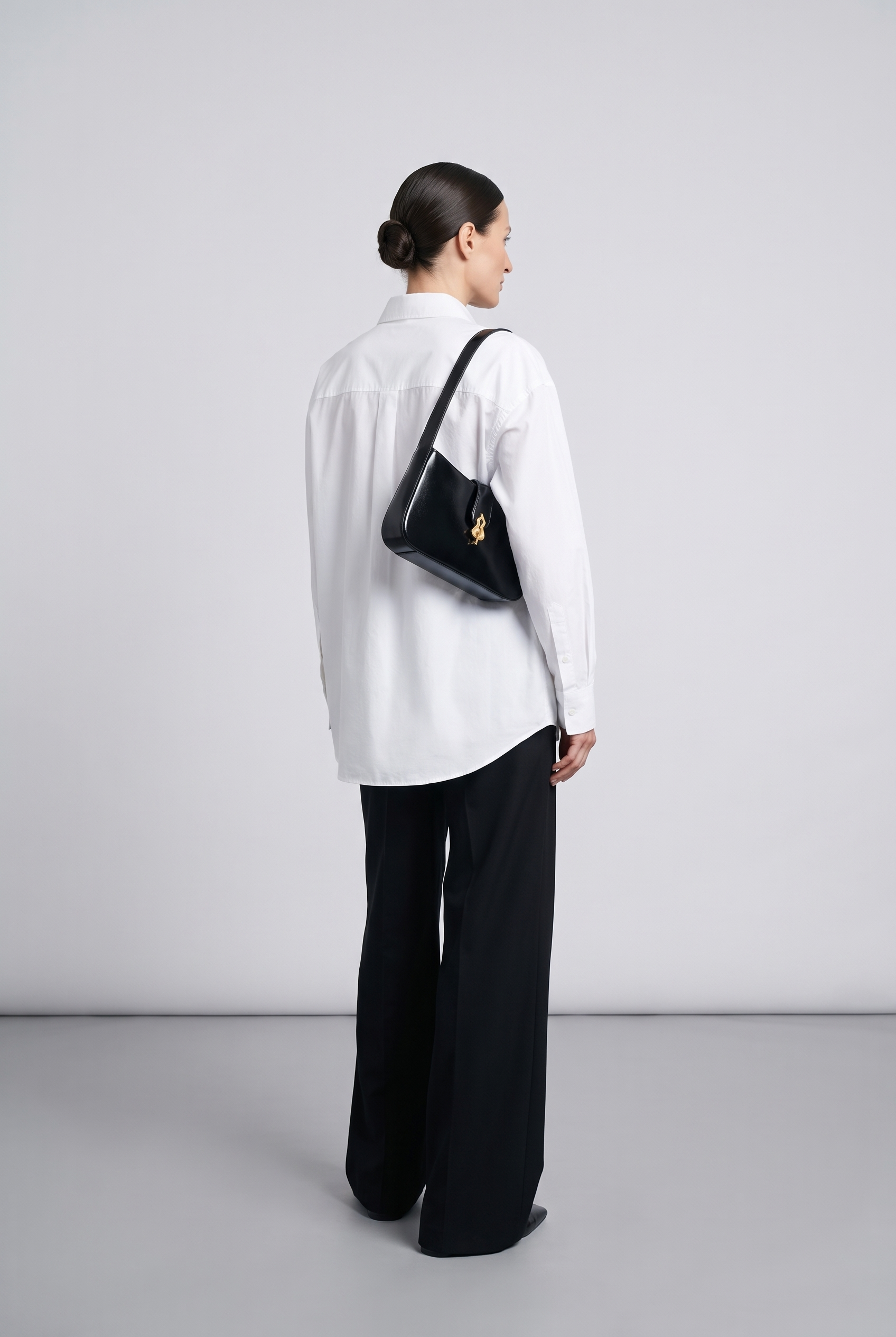 Sac FLAME noir, porté, de dos