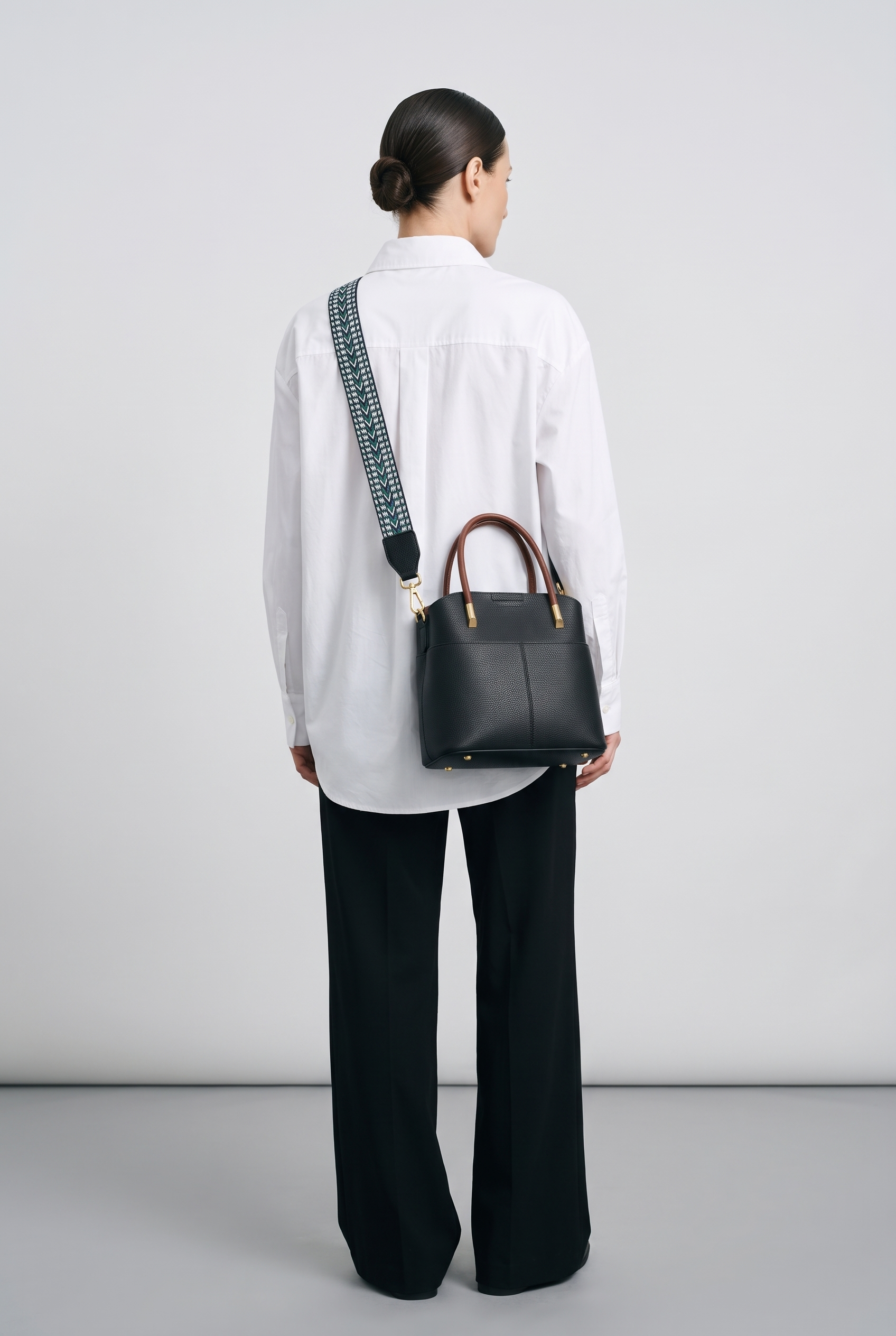 Sac GABBI noir, porté, de dos