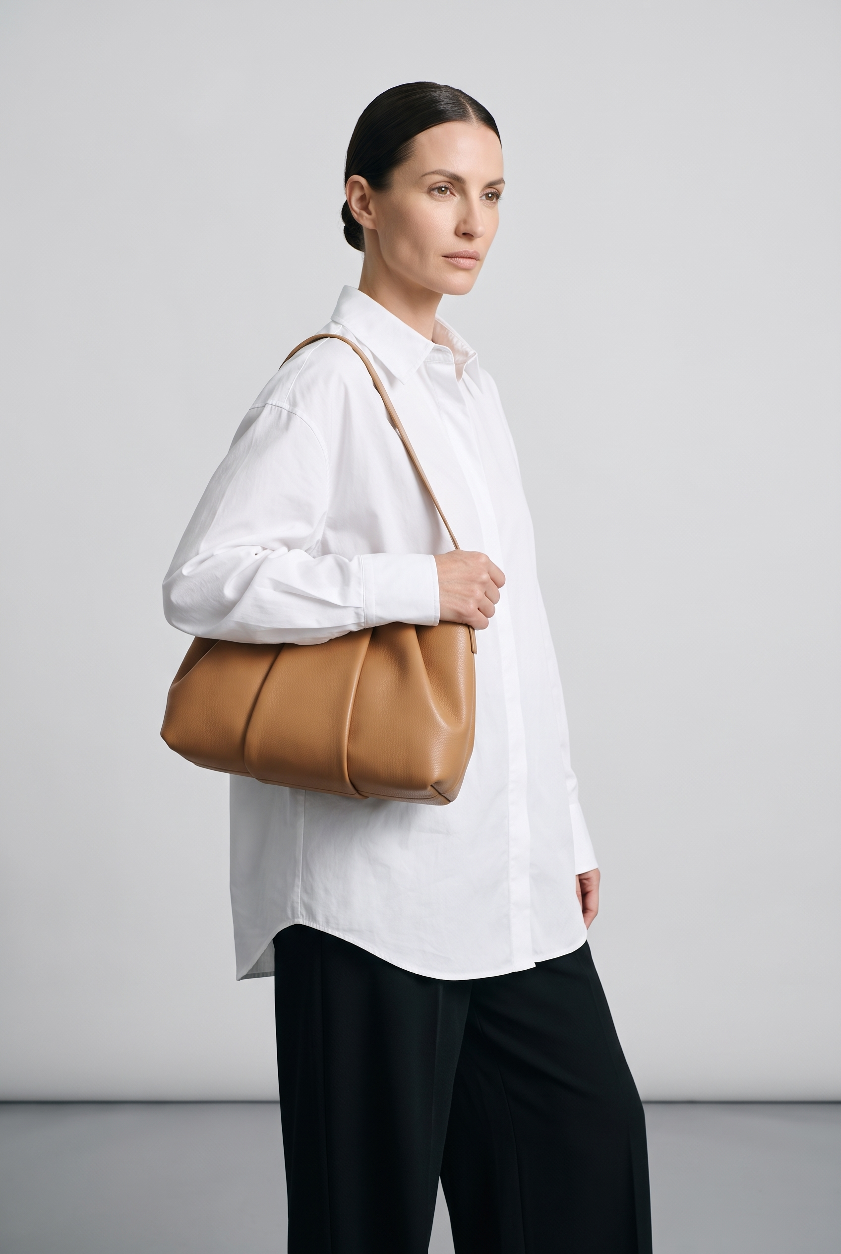 Sac JADE marron, porté, de face