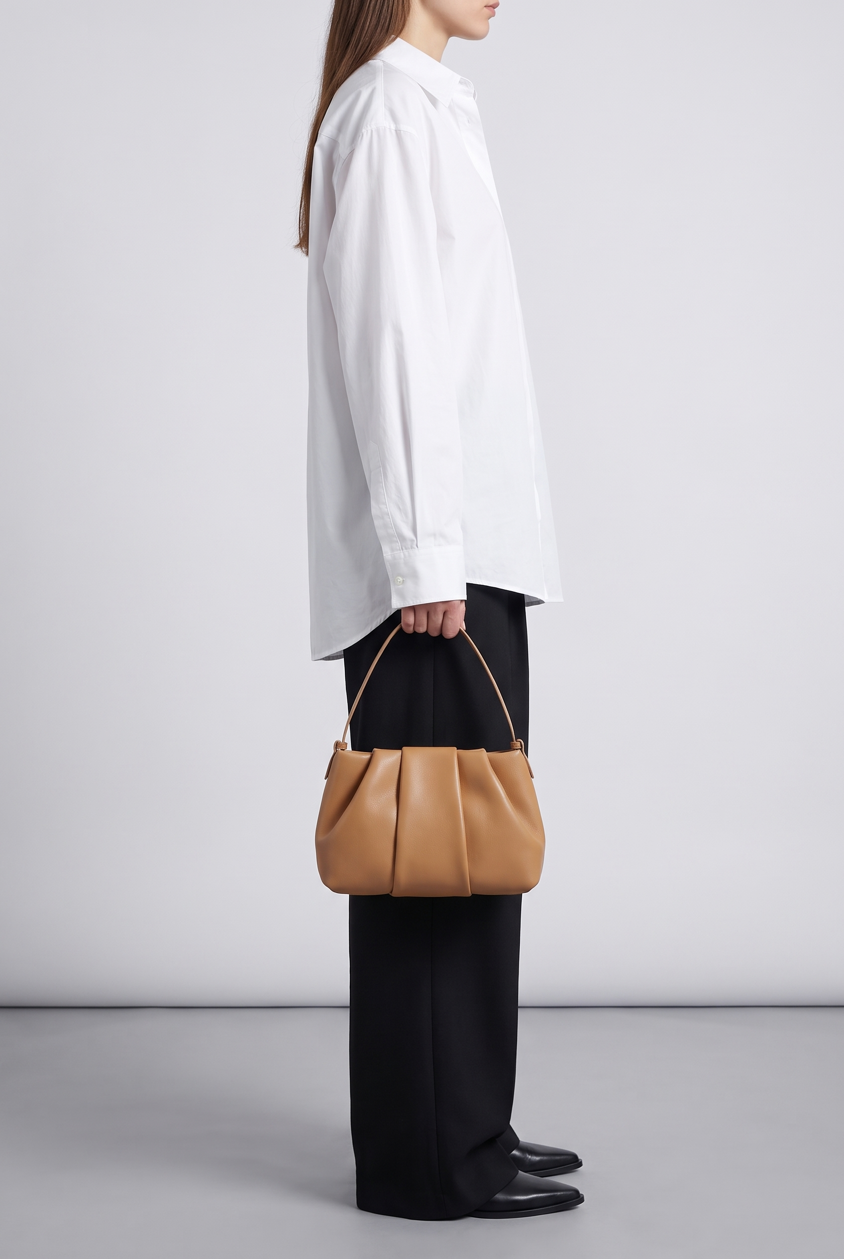 Sac JADE marron, porté à la main