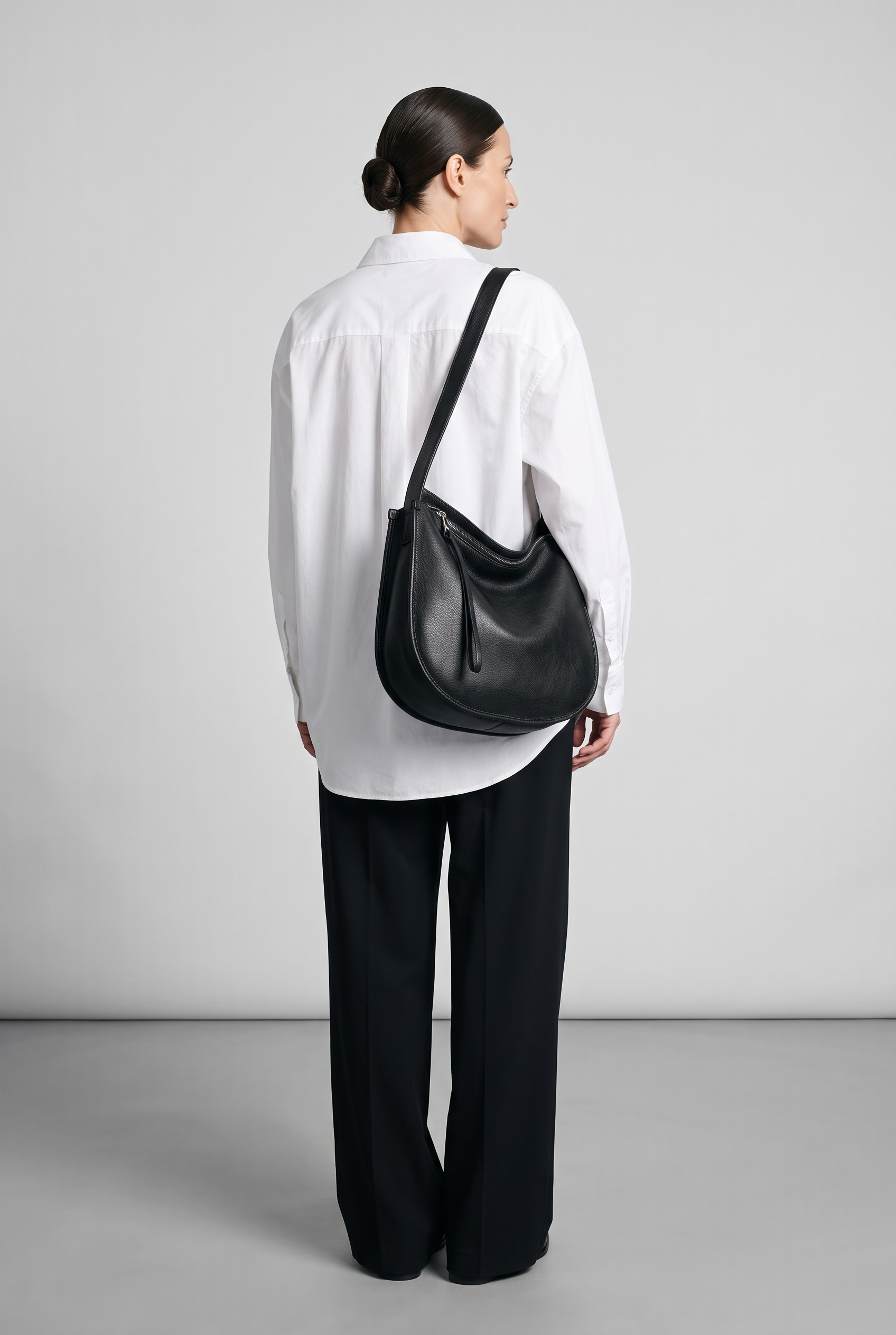 Sac JANY noir, porté, de dos