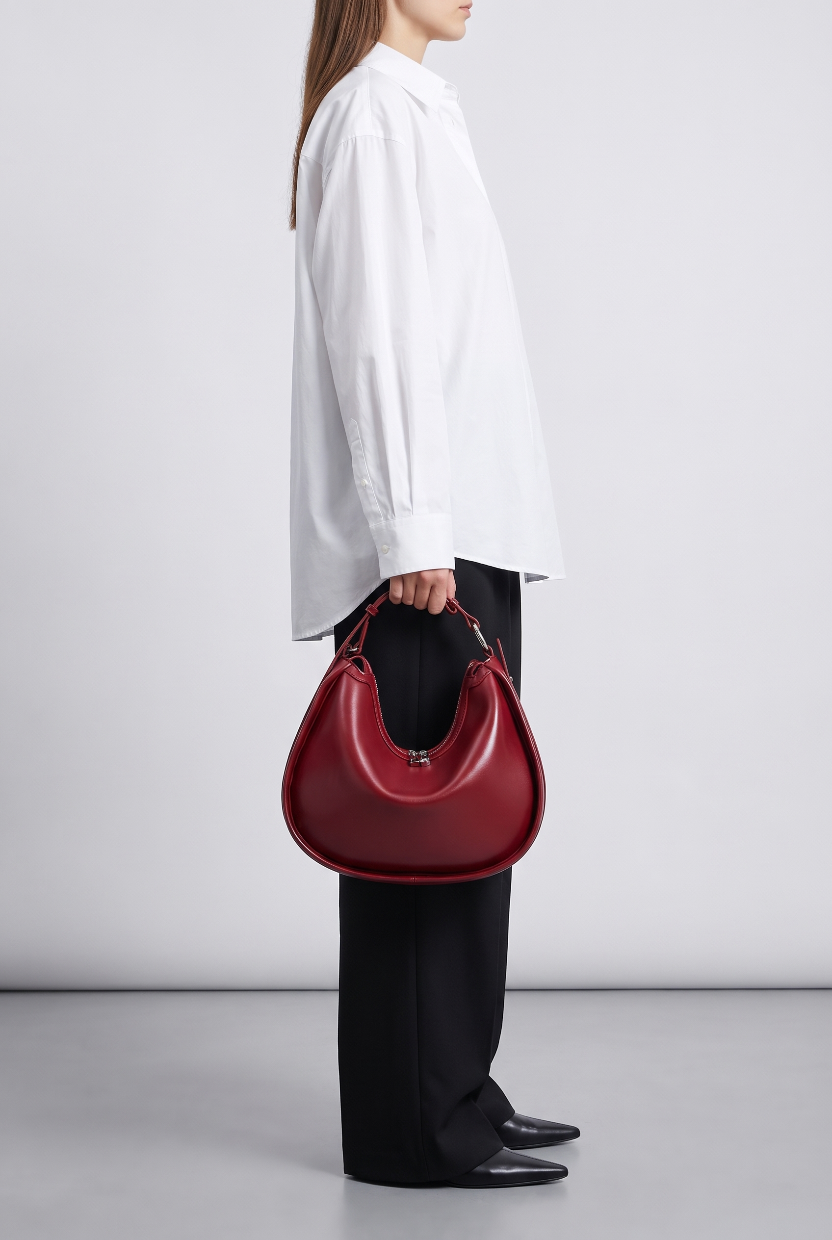 Sac LEONIE bordeaux, porté à la main