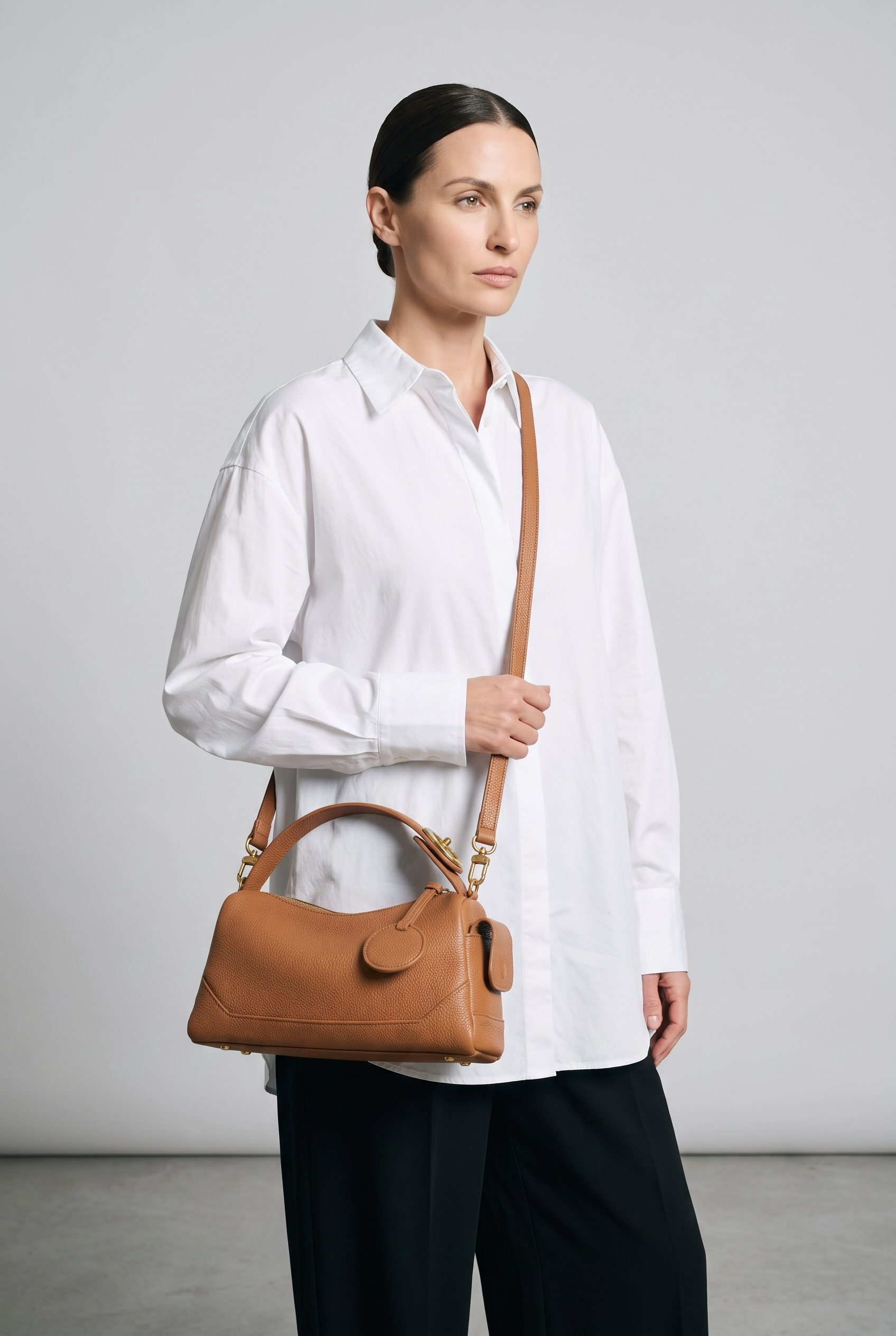 Sac LISA camel, porté, de face