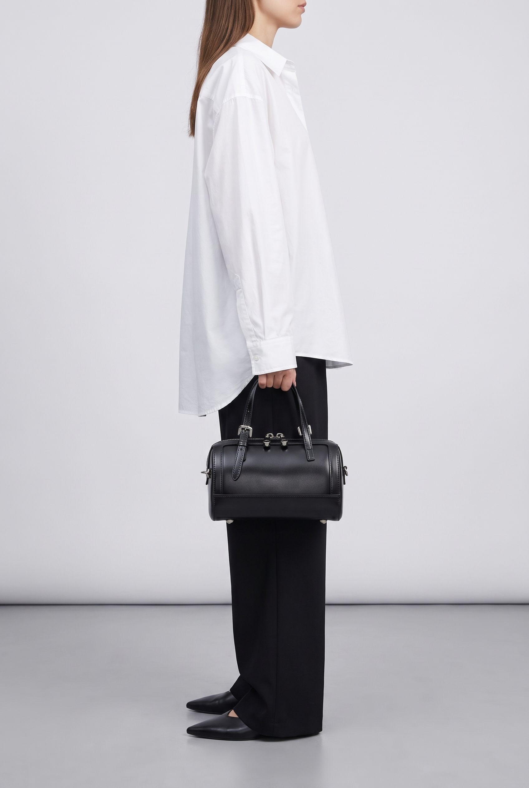 Sac MARGAUX noir, porté à la main