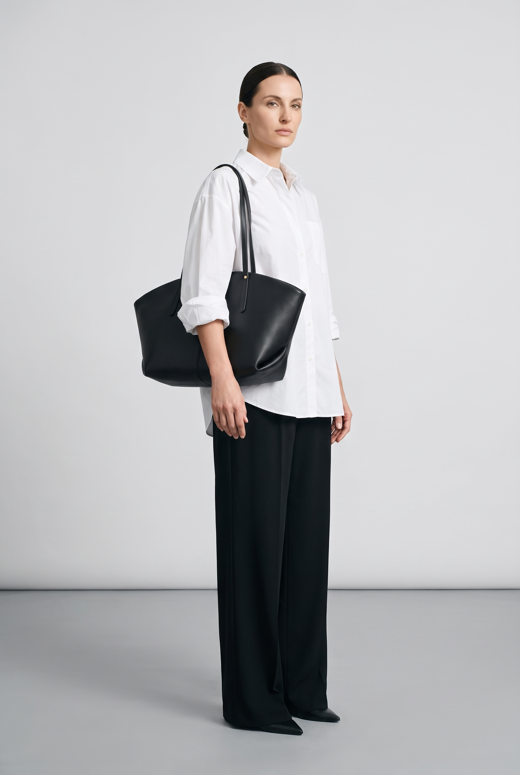 Sac MILLER noir, porté, de face