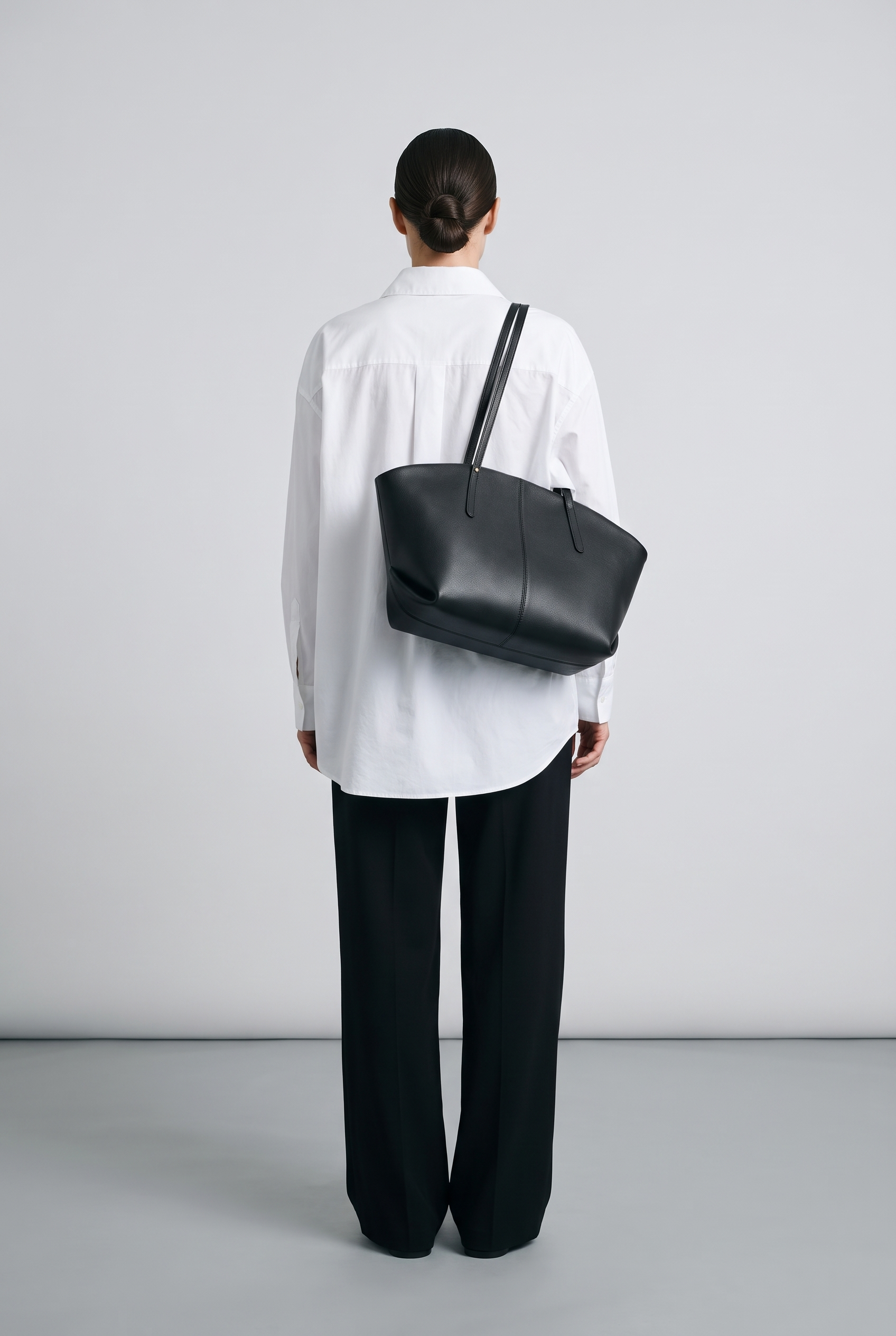 Sac MILLER noir, porté, de dos