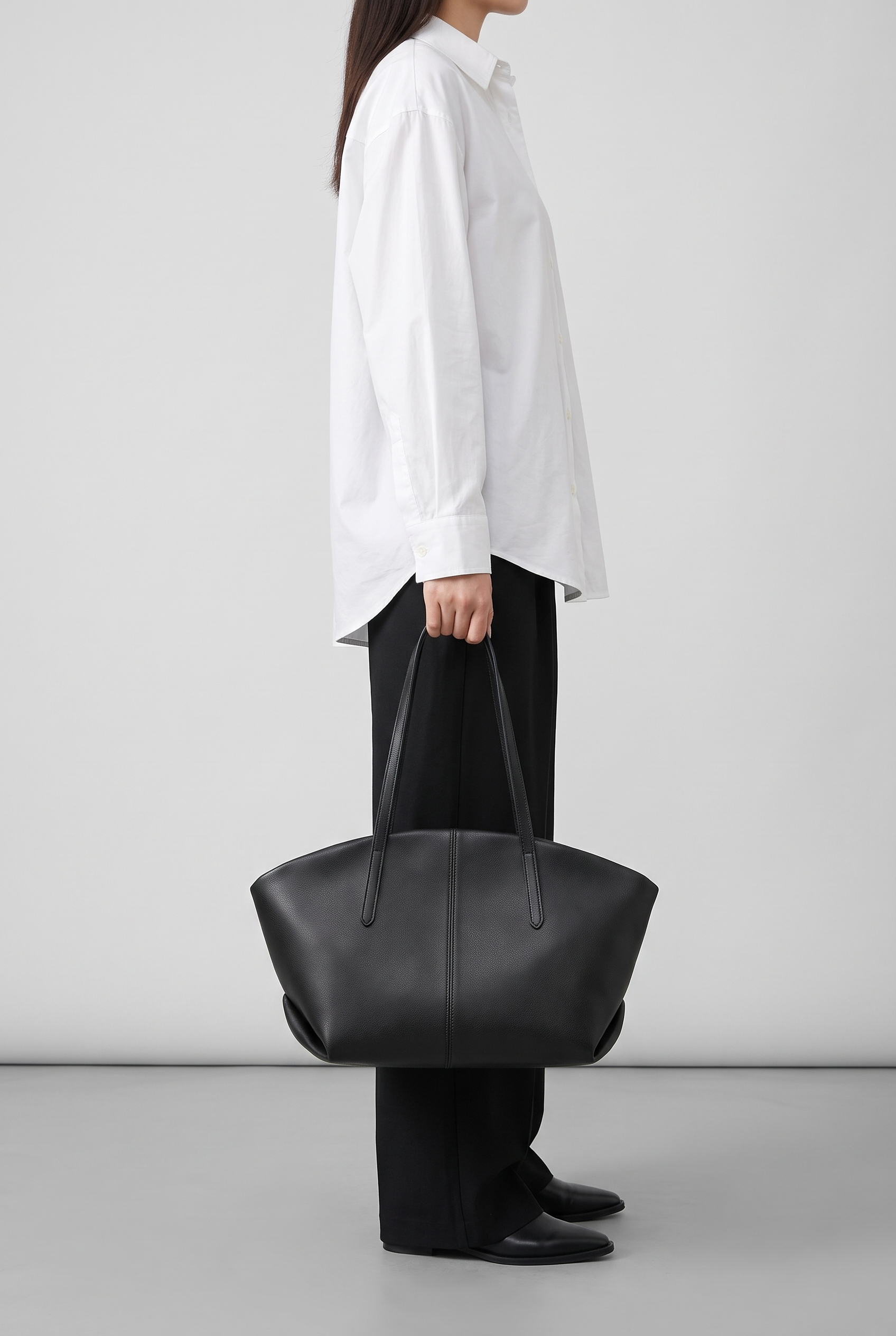 Sac MILLER noir, porté à la main