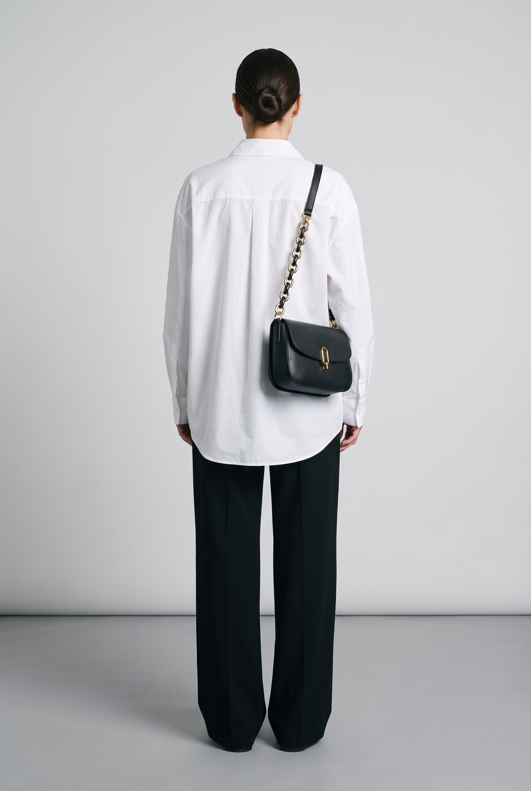 Sac NOEMIE noir, porté, de dos