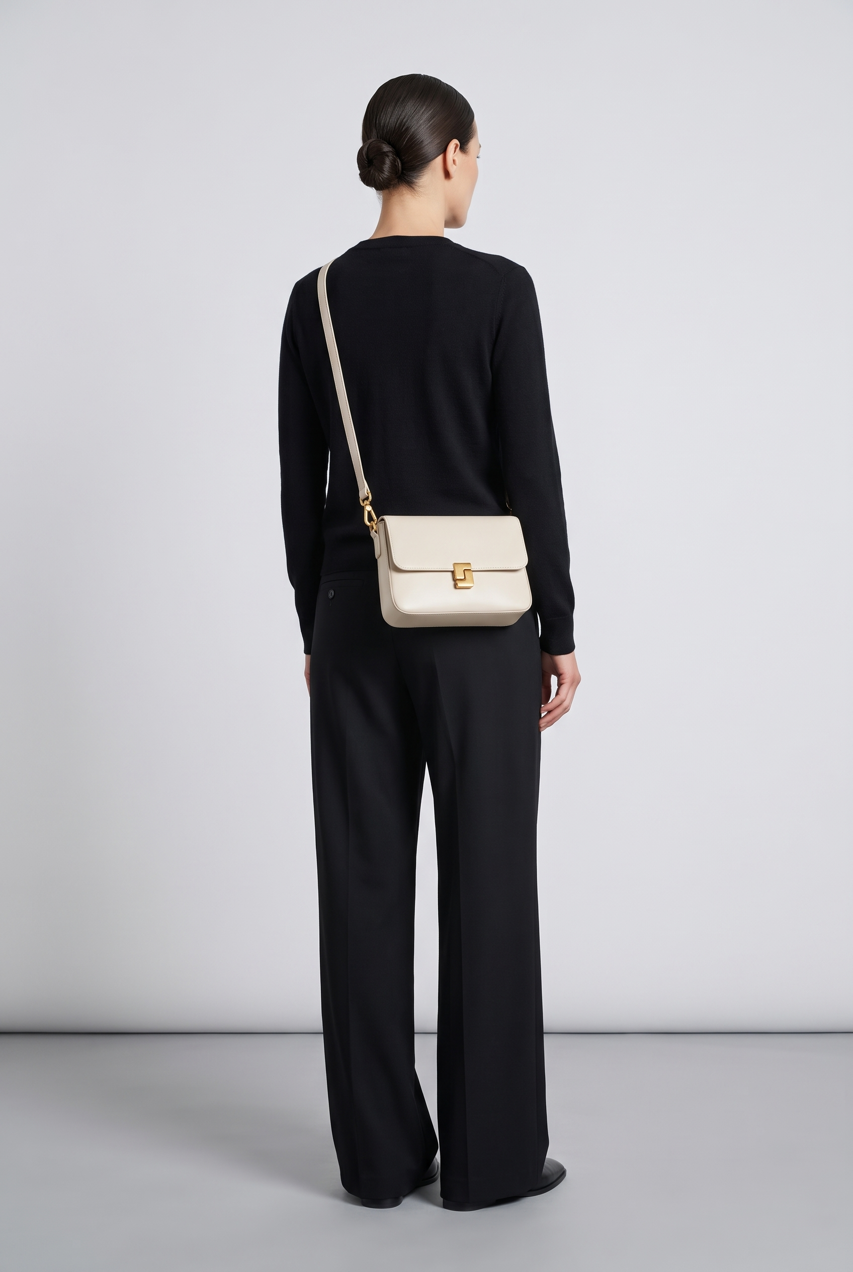 Sac SALOME beige, porté, de dos