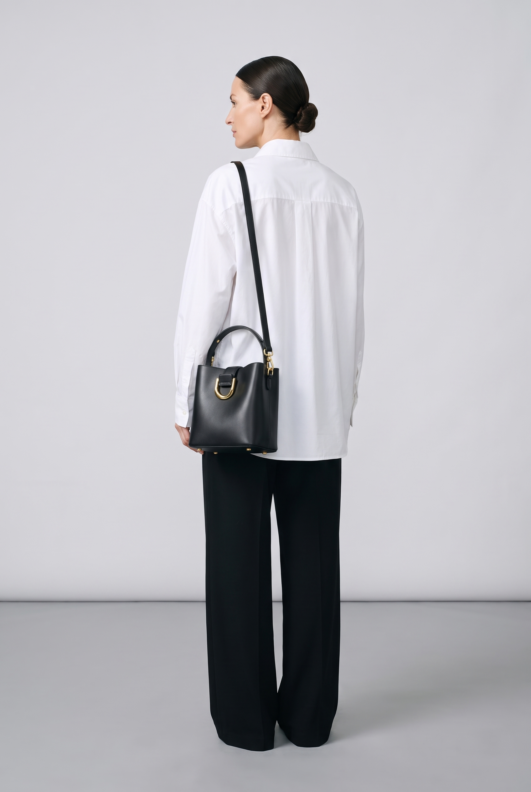 Sac VICTOIRE noir, porté, de dos