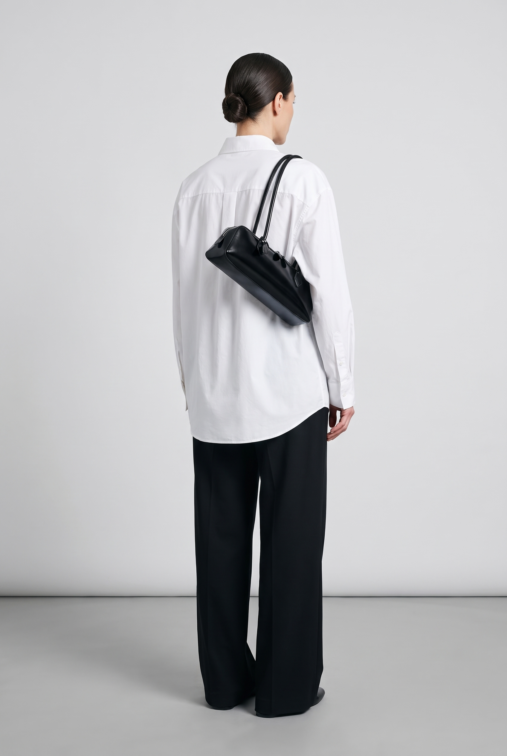 Sac ZOE noir, porté, de dos