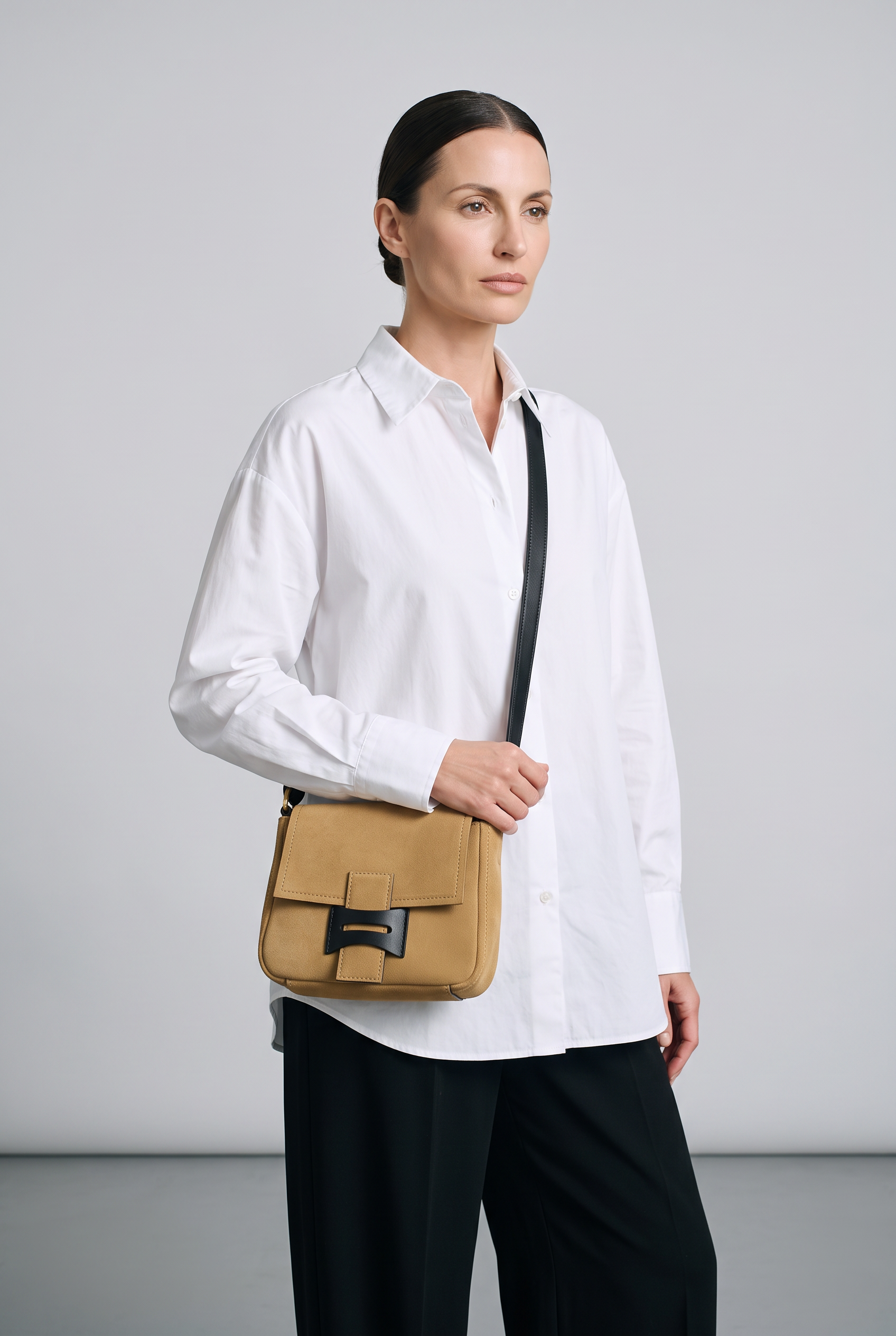 Sac SIENNA camel, porté, de face