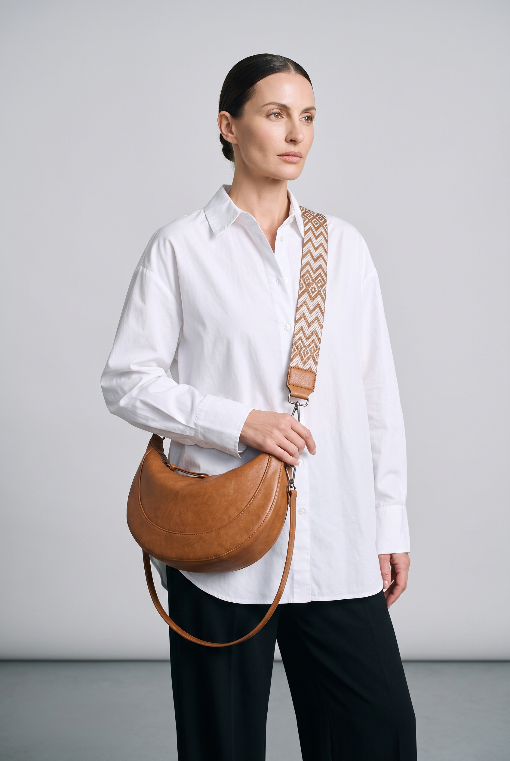 Sac LUNA camel, porté, de face