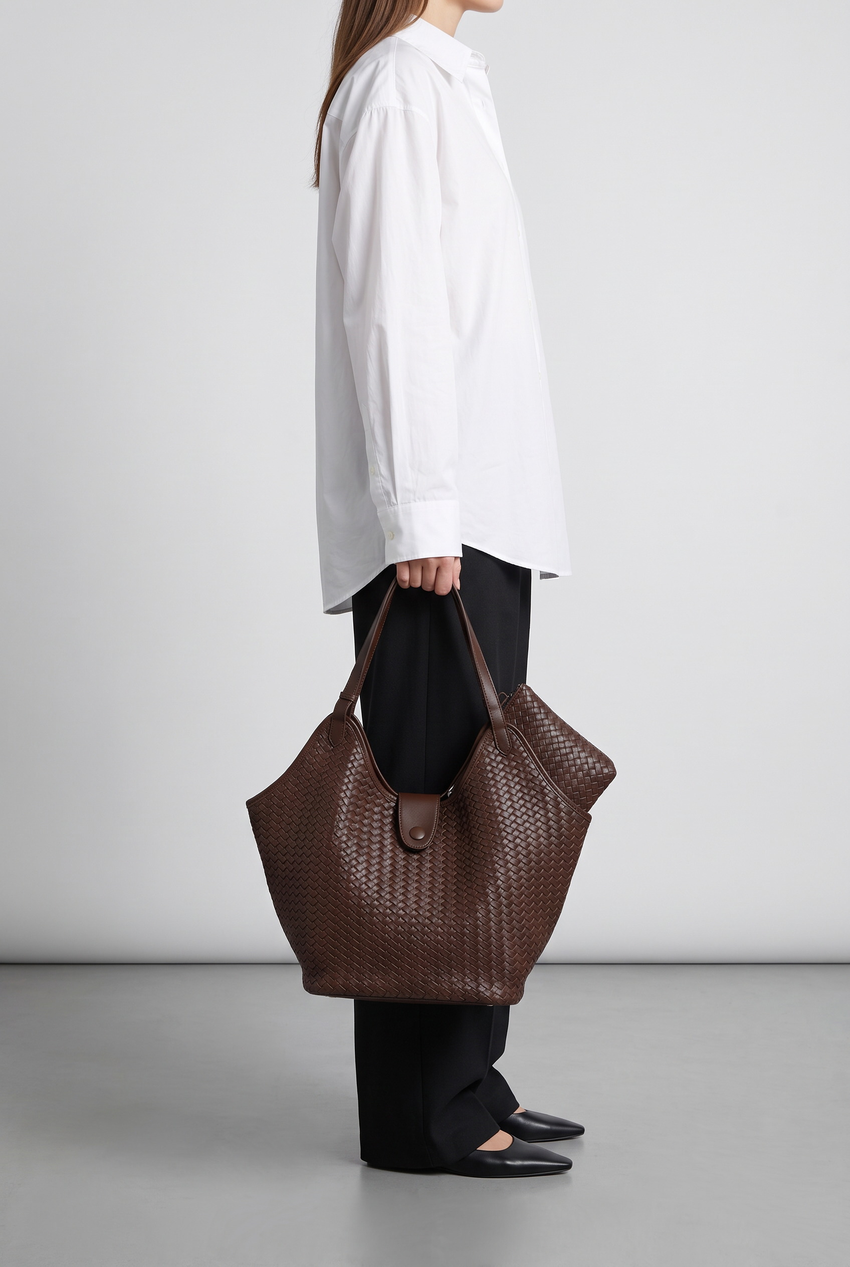 Sac SAVANNAH marron, porté à la main