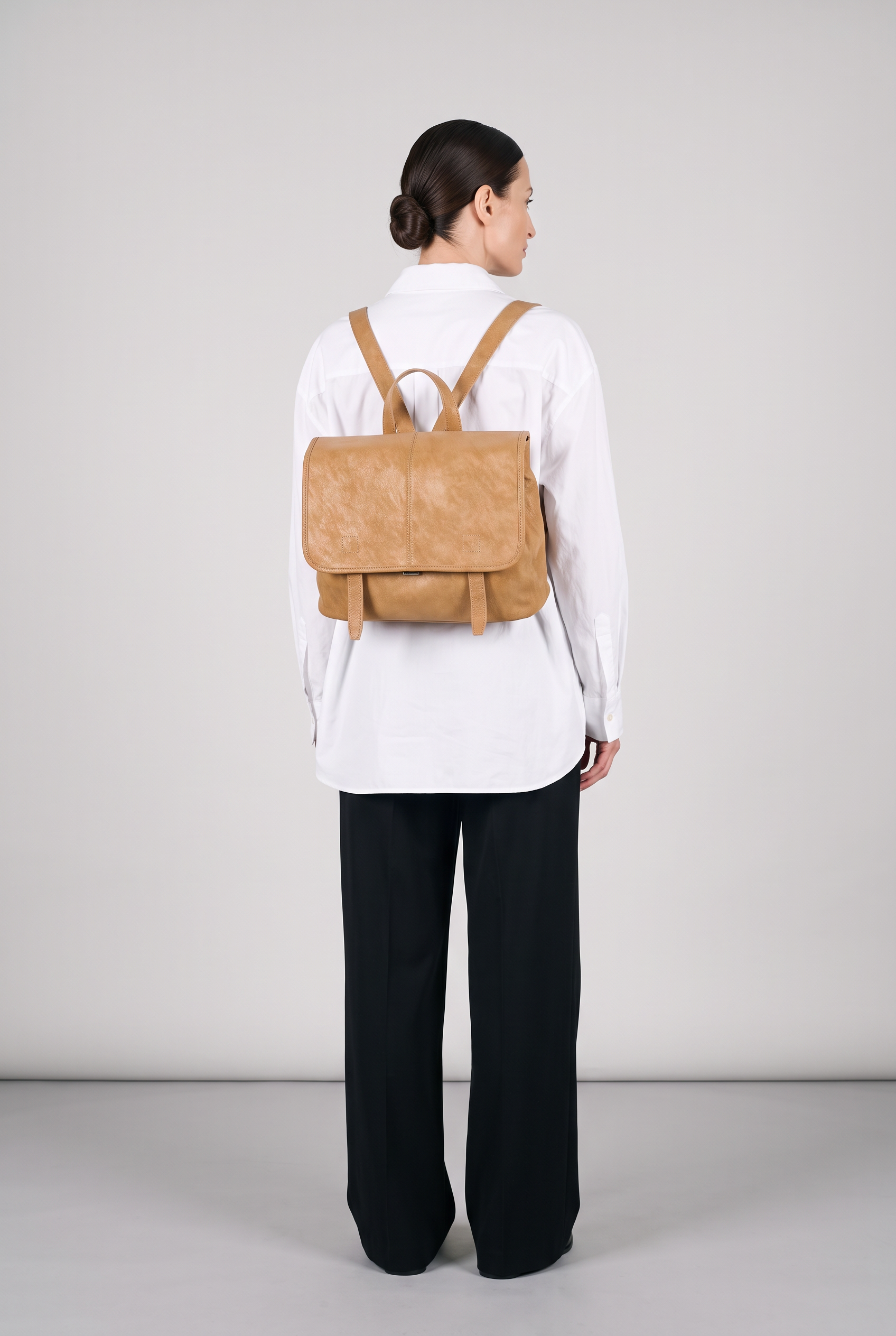 Sac à dos FREYA camel, porté, de dos